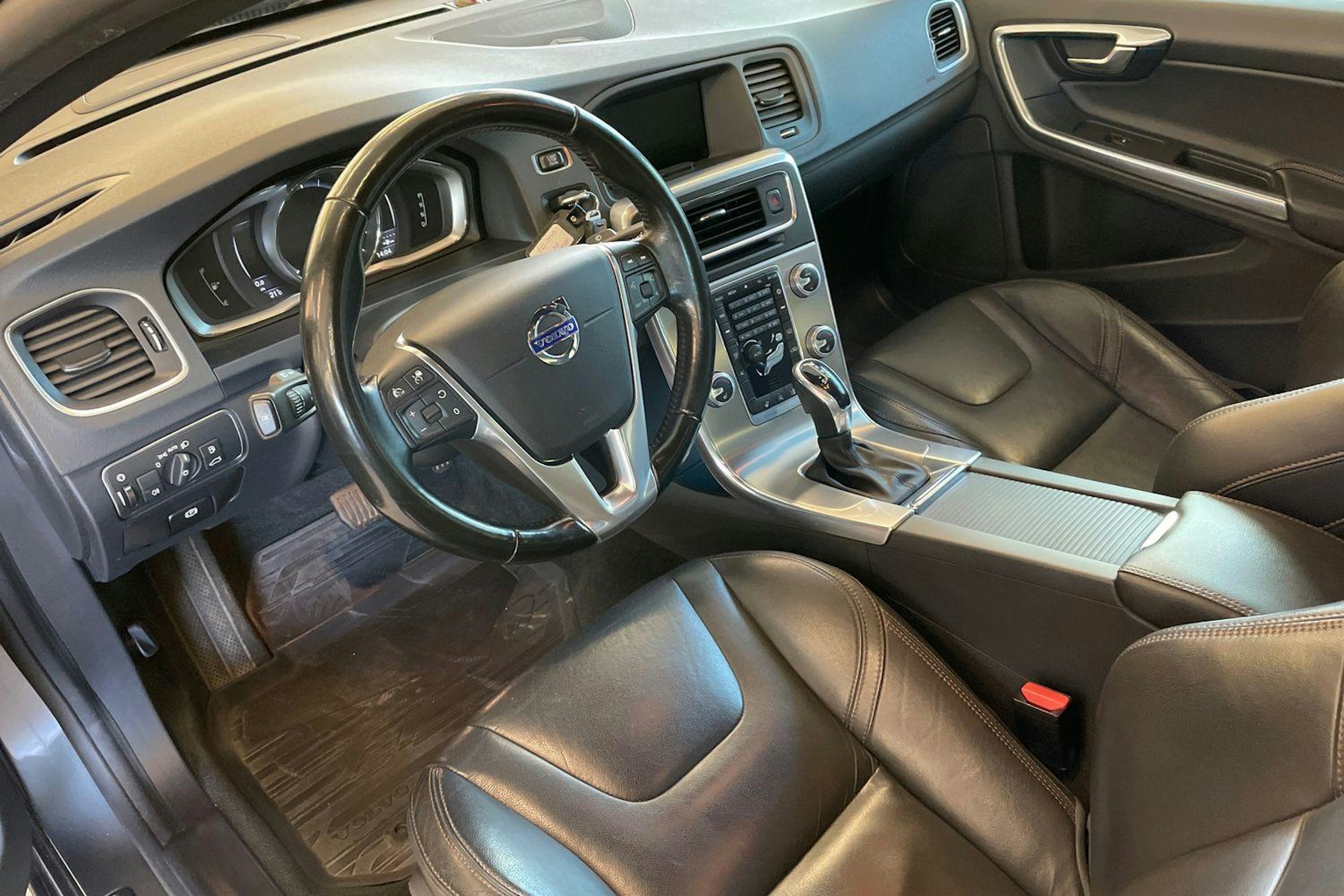 harmaa Volvo S60 Cross Country 2016 kuva 7.