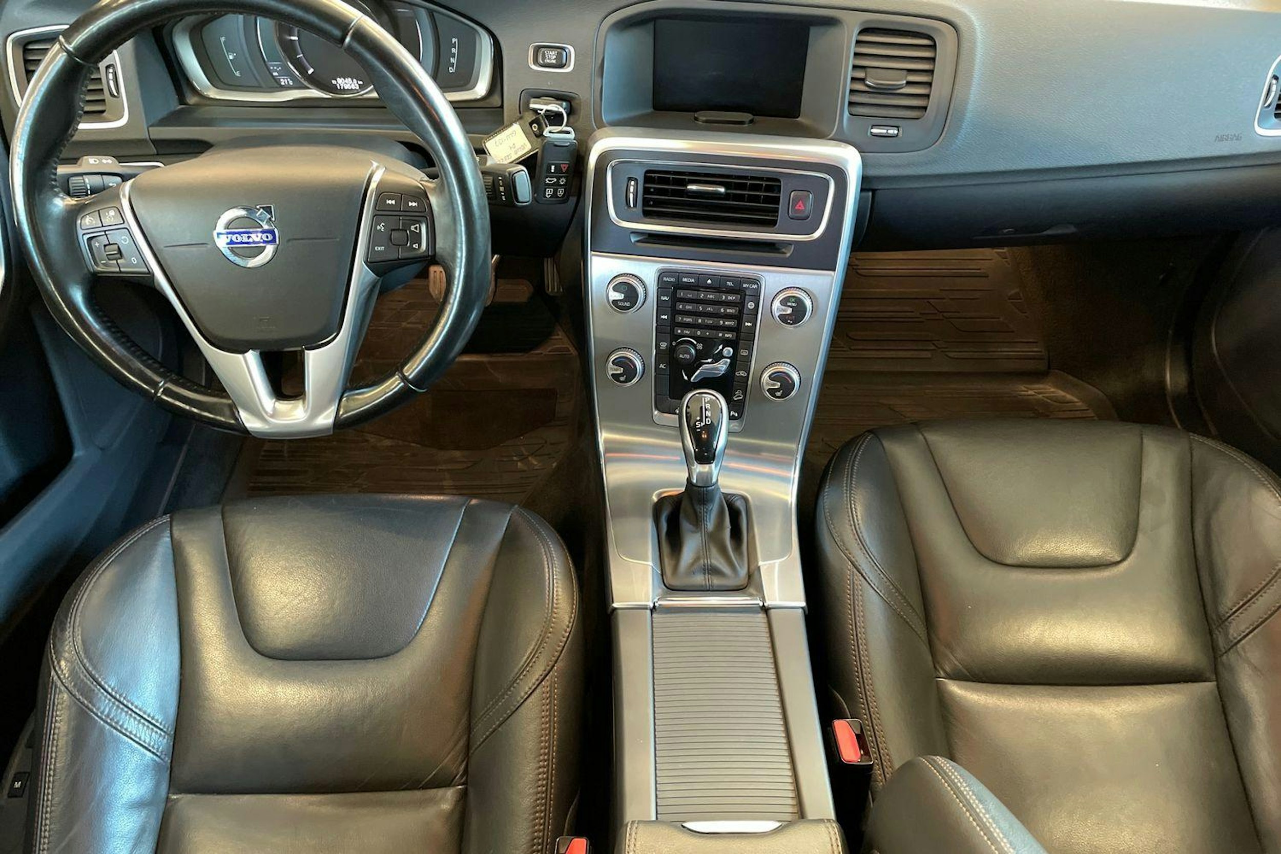 harmaa Volvo S60 Cross Country 2016 kuva 9.