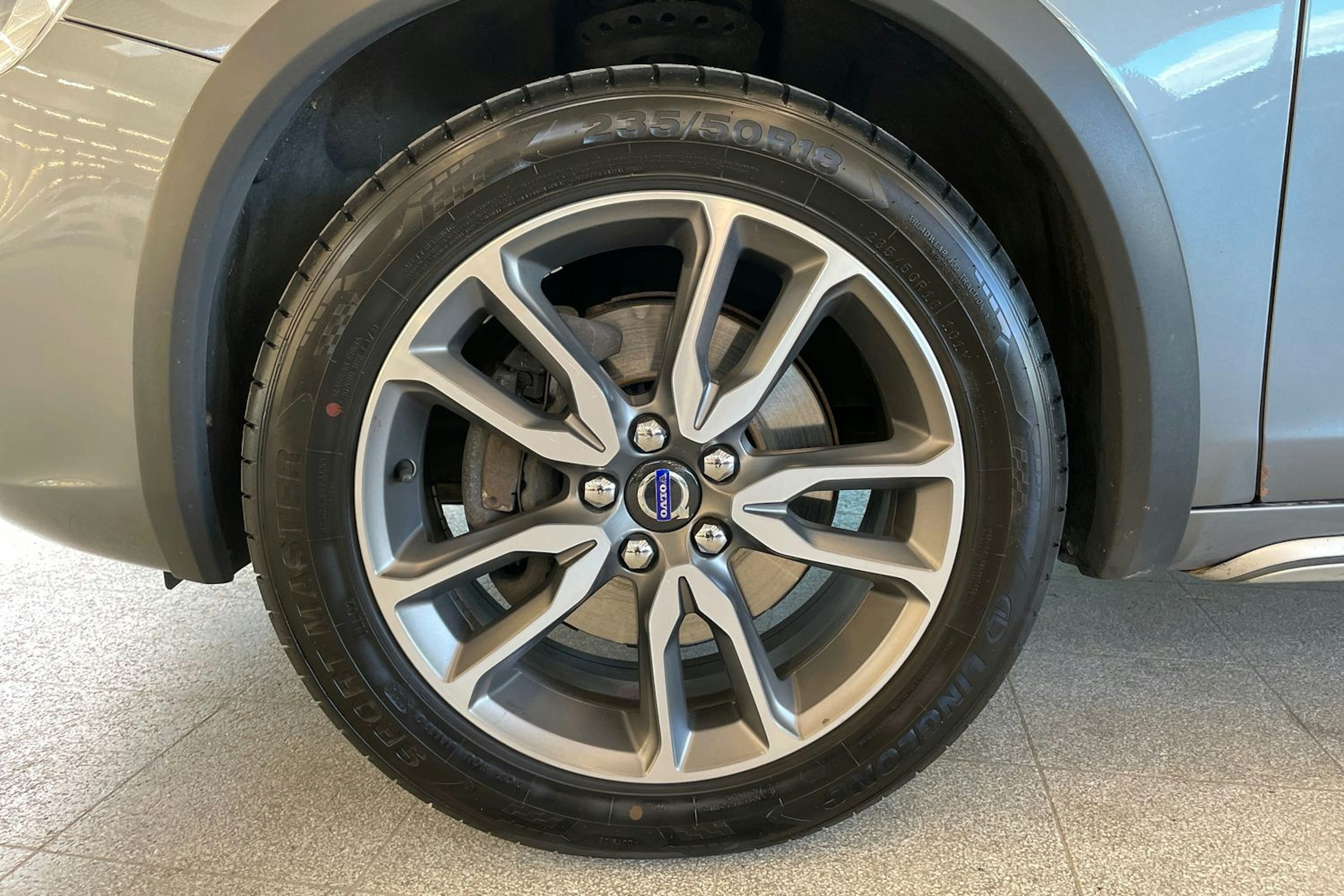 harmaa Volvo S60 Cross Country 2016 kuva 11.