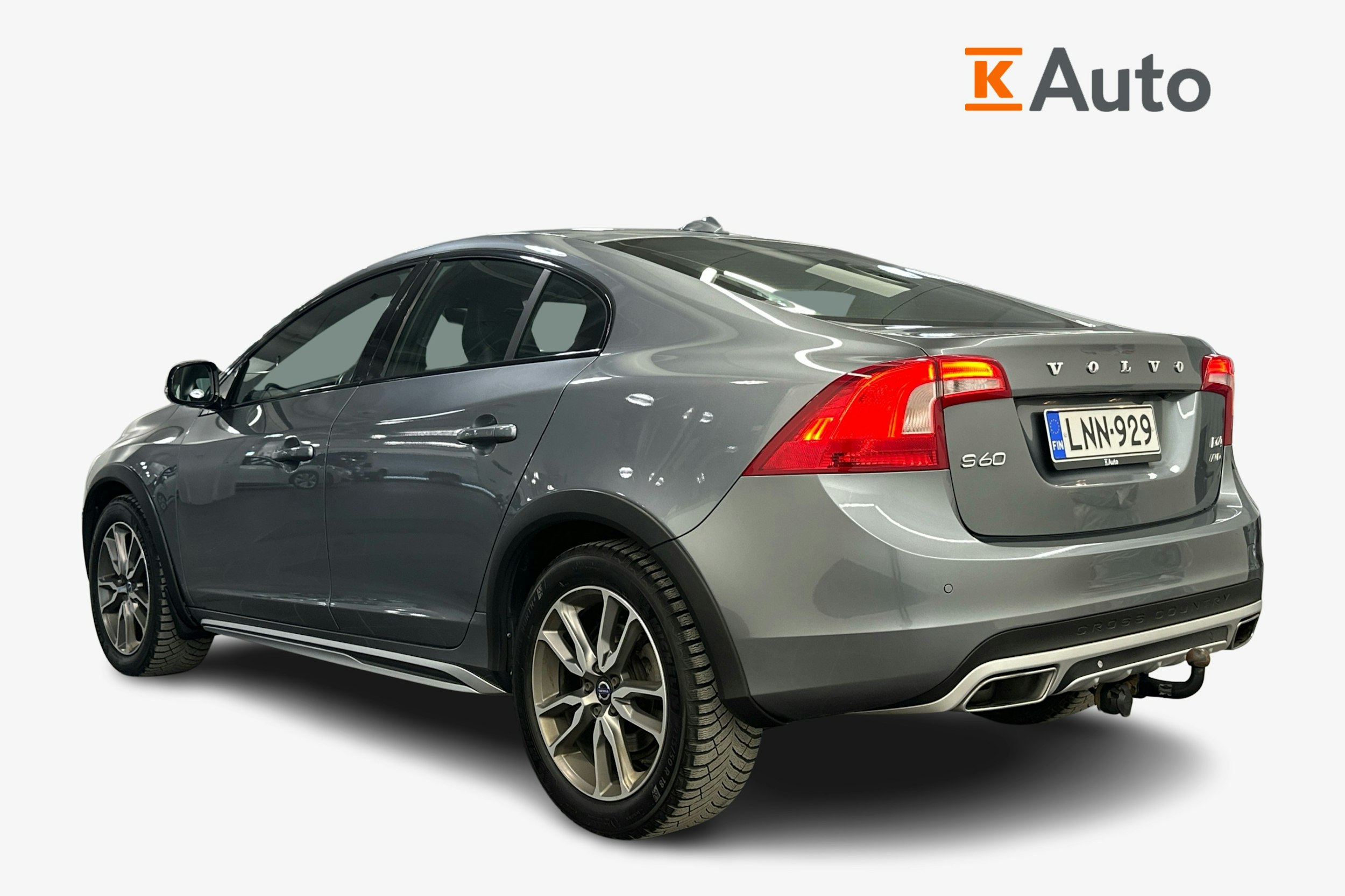 harmaa Volvo S60 Cross Country 2016 kuva 2.