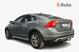 harmaa Volvo S60 Cross Country 2016 kuva 2.