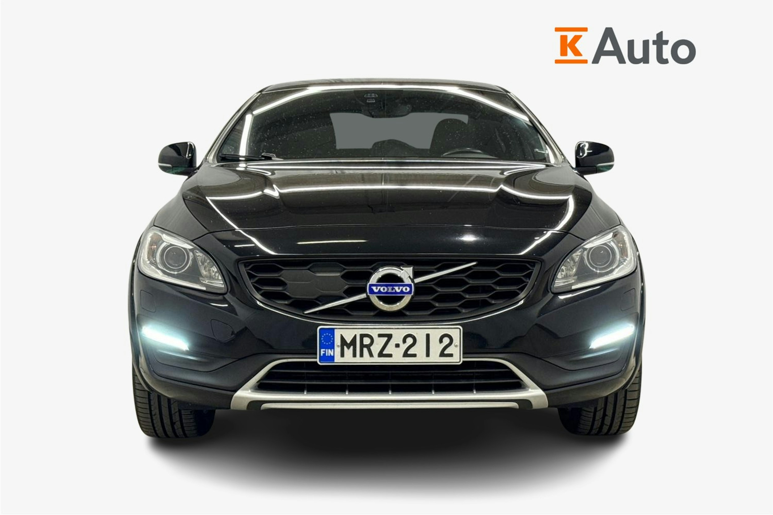 musta Volvo S60 Cross Country 2016 kuva 4.