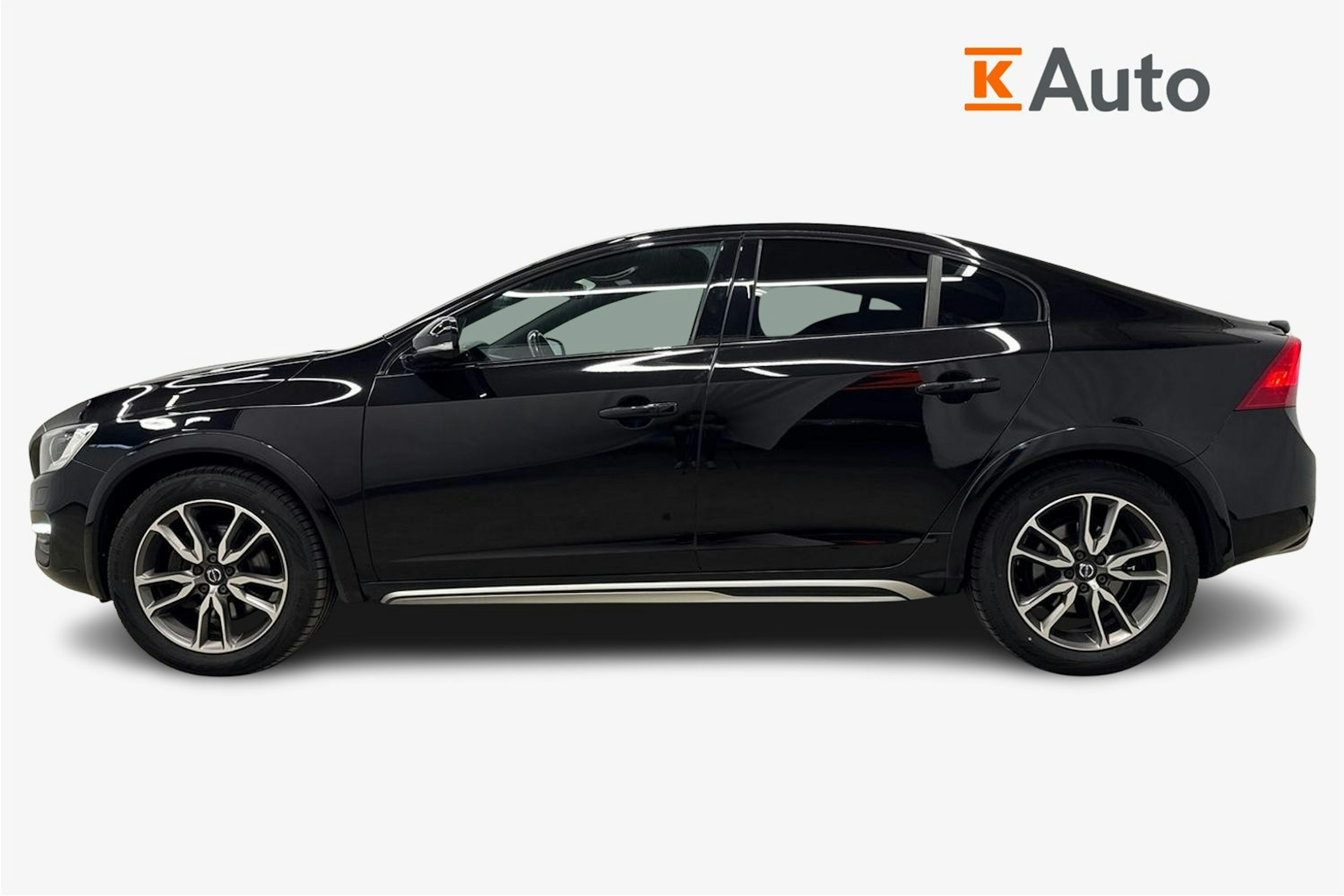 musta Volvo S60 Cross Country 2016 kuva 5.