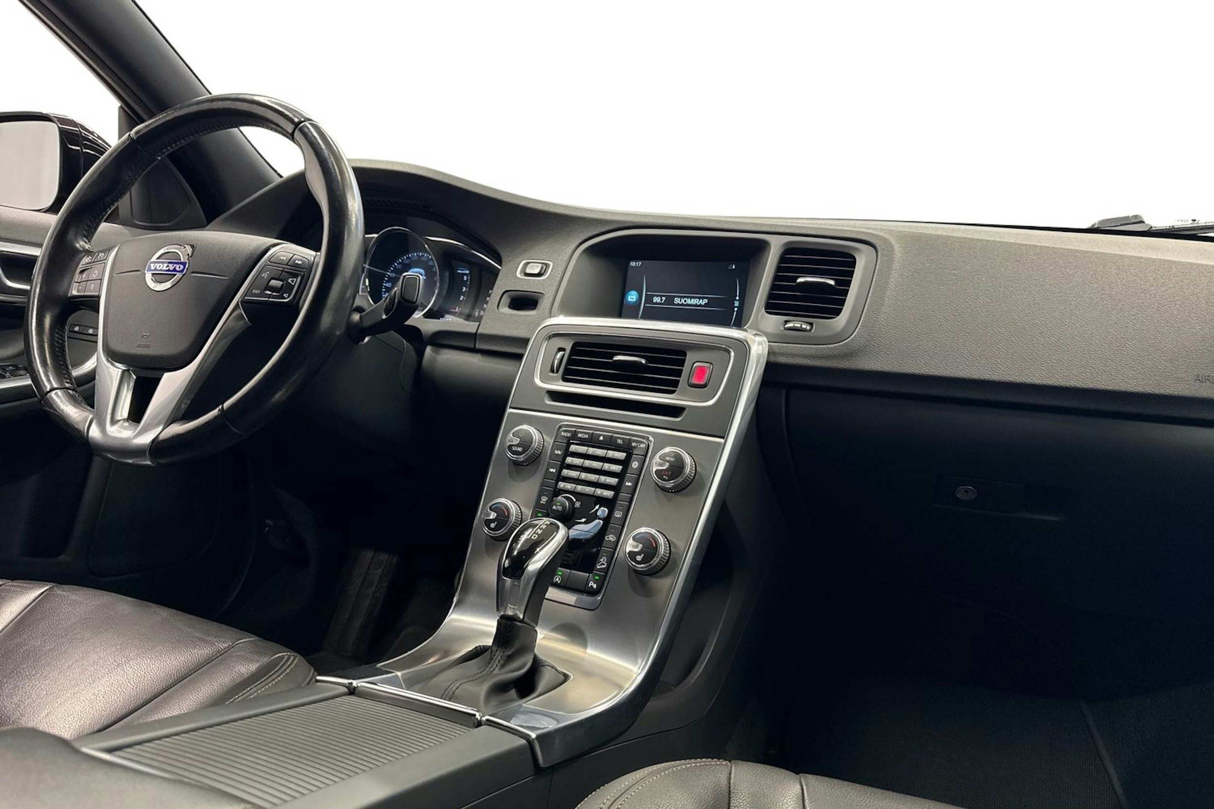 musta Volvo S60 Cross Country 2016 kuva 8.