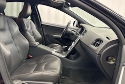 musta Volvo S60 Cross Country 2016 kuva 10.