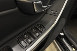 musta Volvo S60 Cross Country 2016 kuva 20.