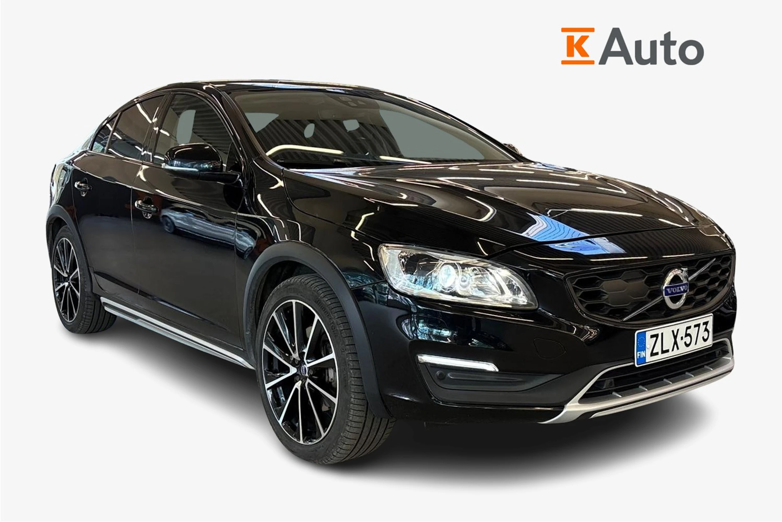 Musta Volvo S60 Cross Country 2018 kuva 1.