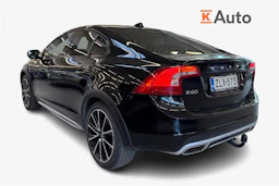 Musta Volvo S60 Cross Country 2018 kuva 2.