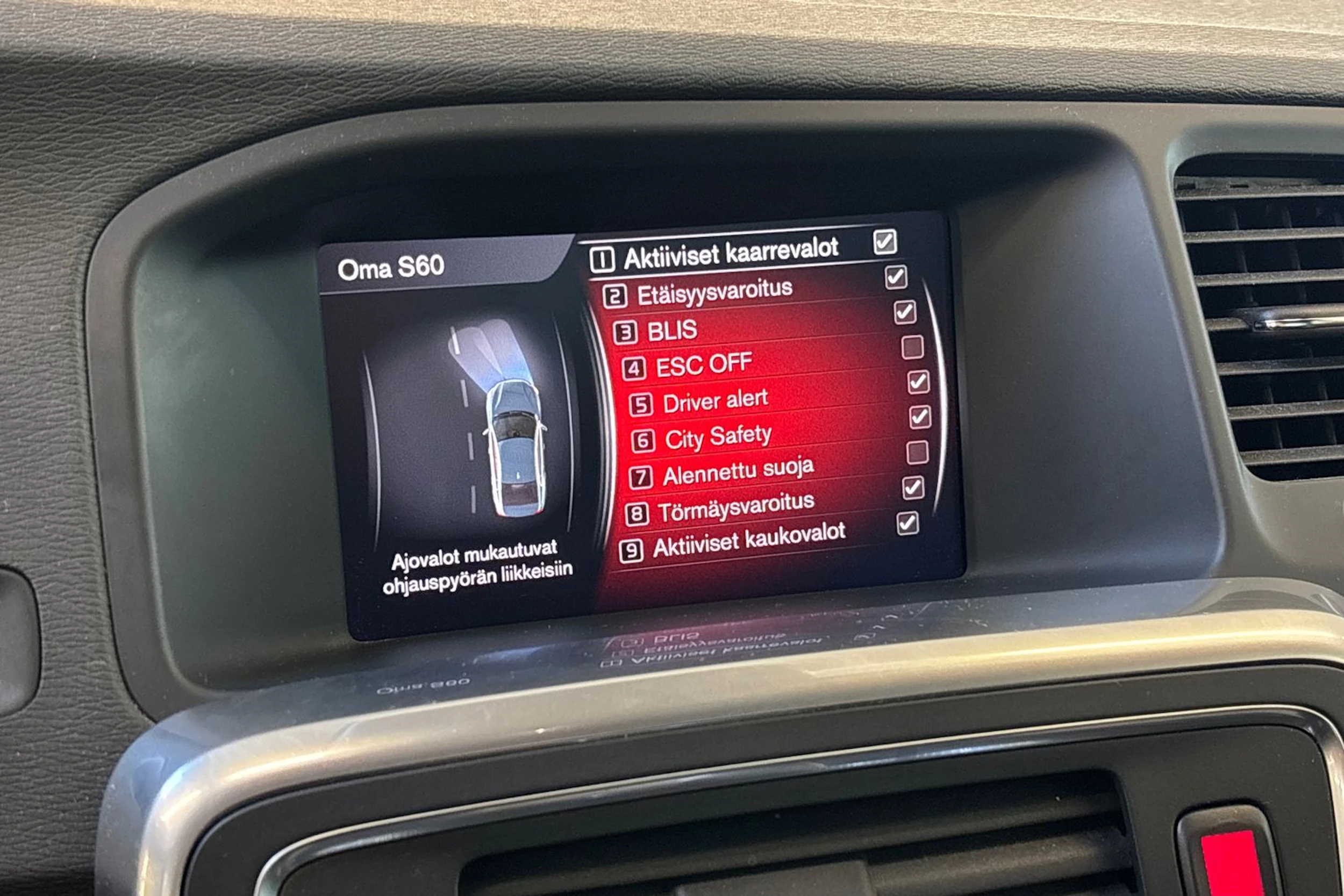 Musta Volvo S60 Cross Country 2018 kuva 5.