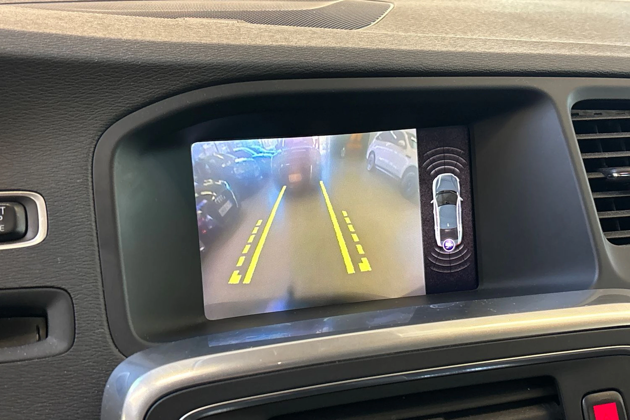 Musta Volvo S60 Cross Country 2018 kuva 6.