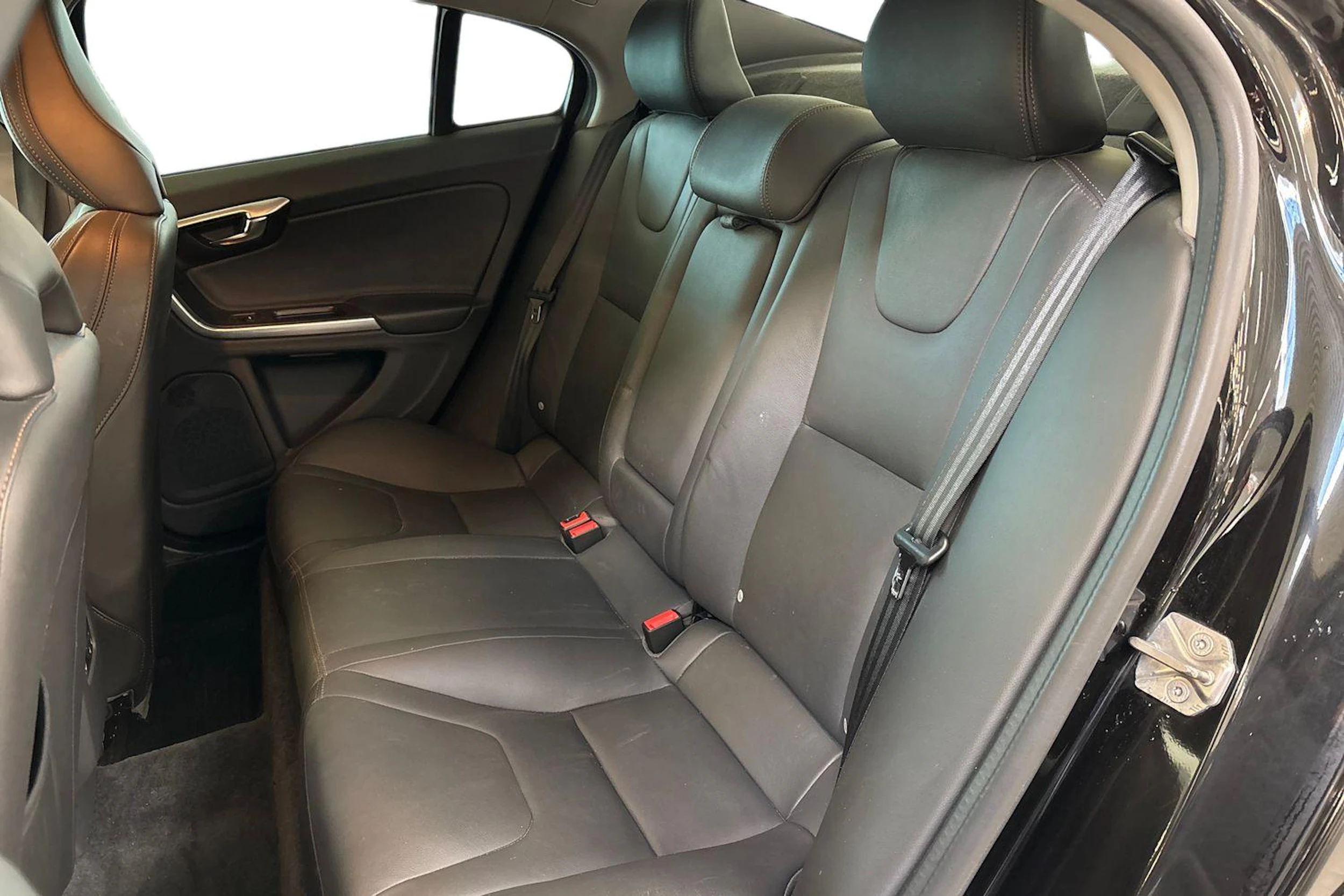 Musta Volvo S60 Cross Country 2018 kuva 11.