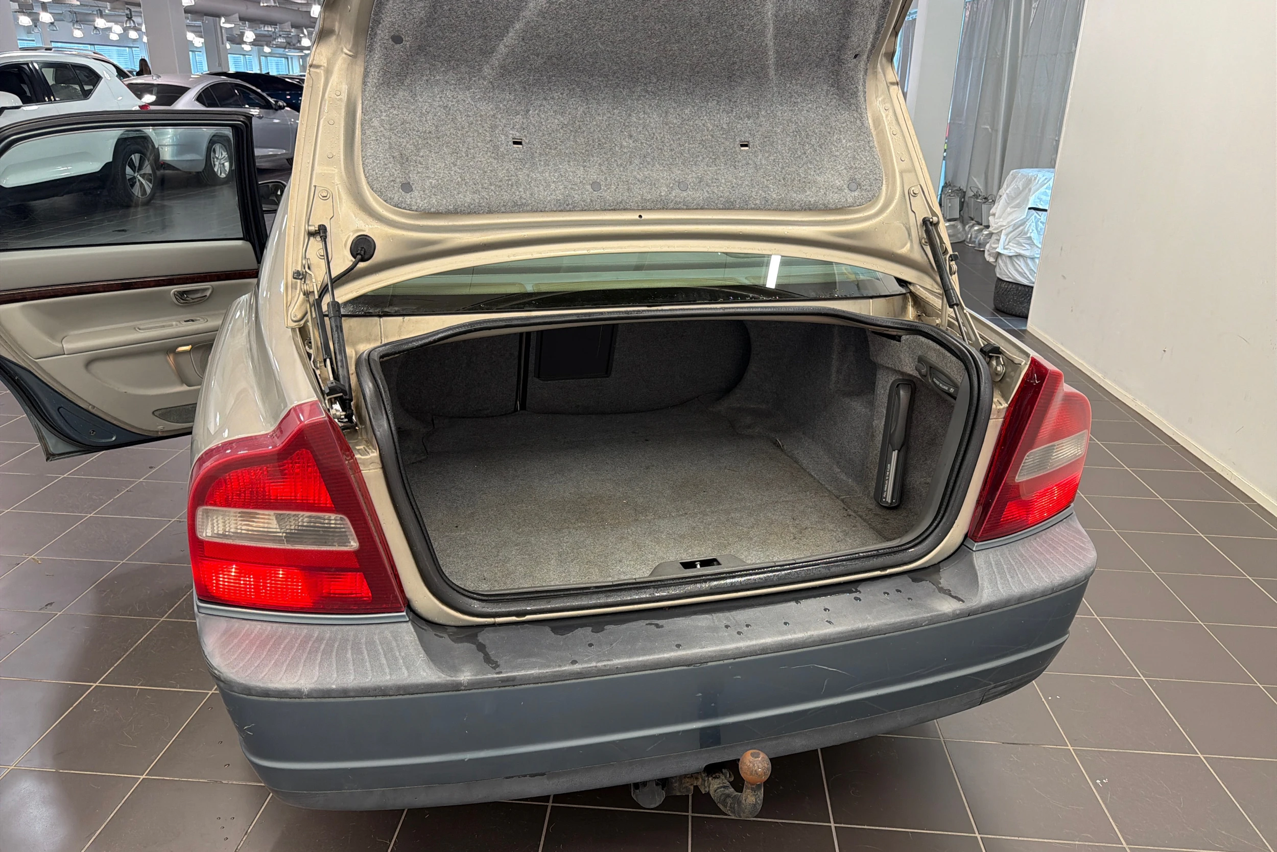 Ruskea (beige) Volvo S80 2001 kuva 11.
