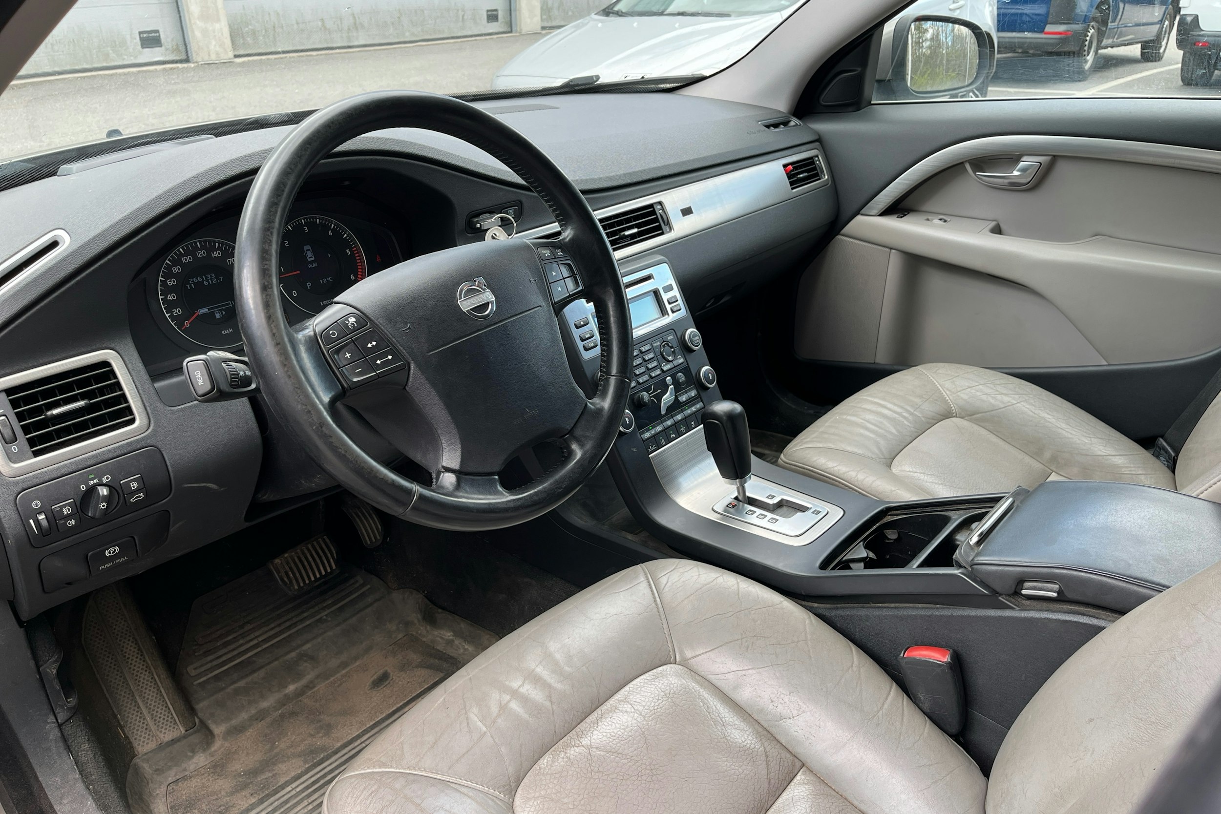 Harmaa Volvo S80 2008 kuva 3.