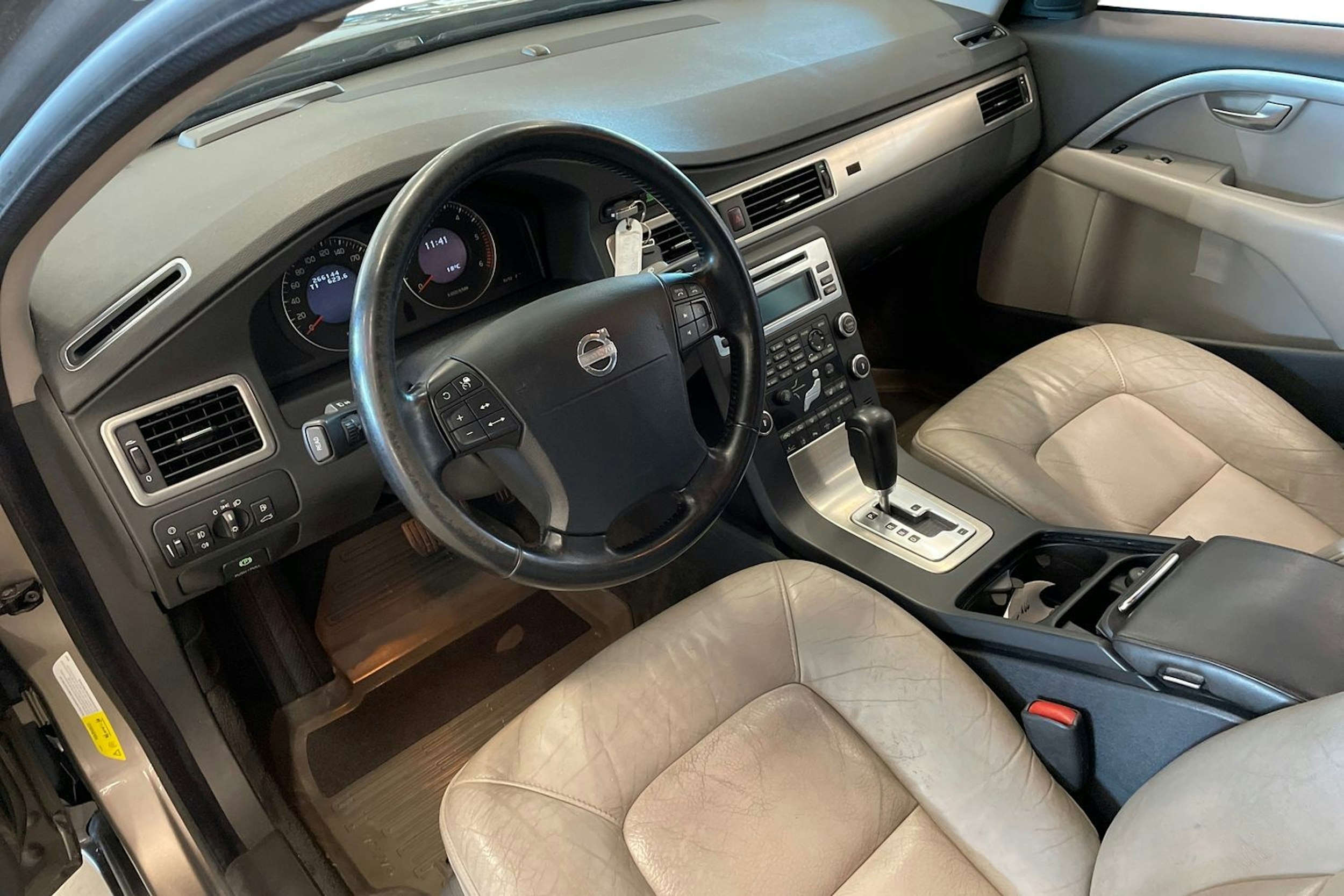 Harmaa Volvo S80 2008 kuva 7.