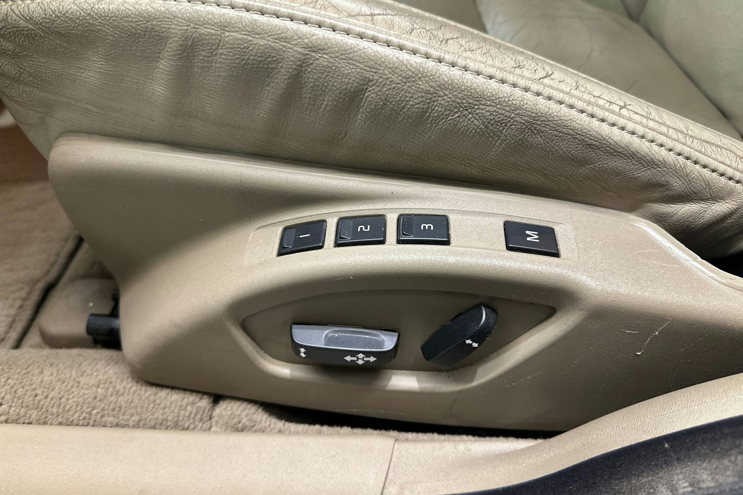musta Volvo S80 2010 kuva 14.
