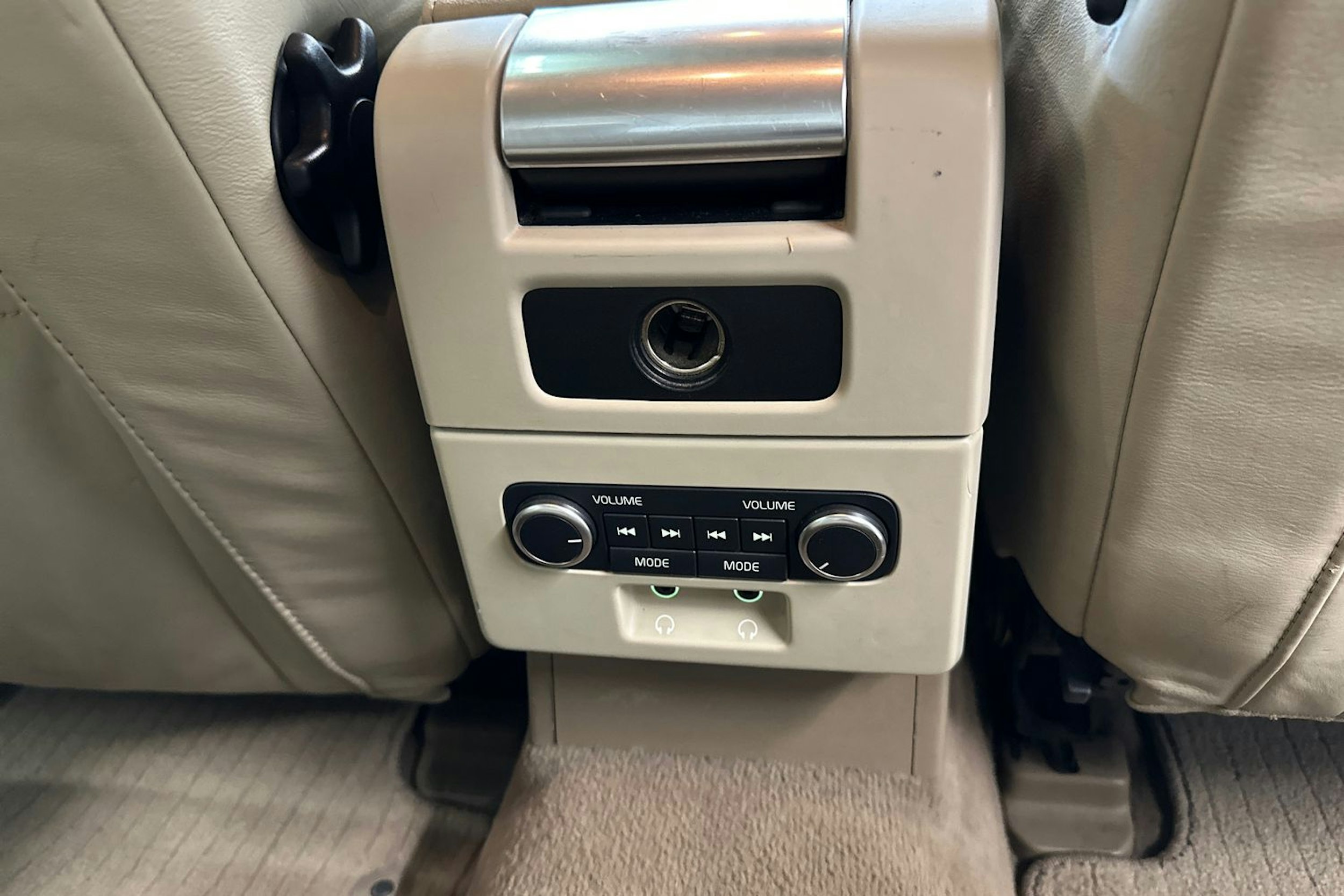 musta Volvo S80 2010 kuva 19.