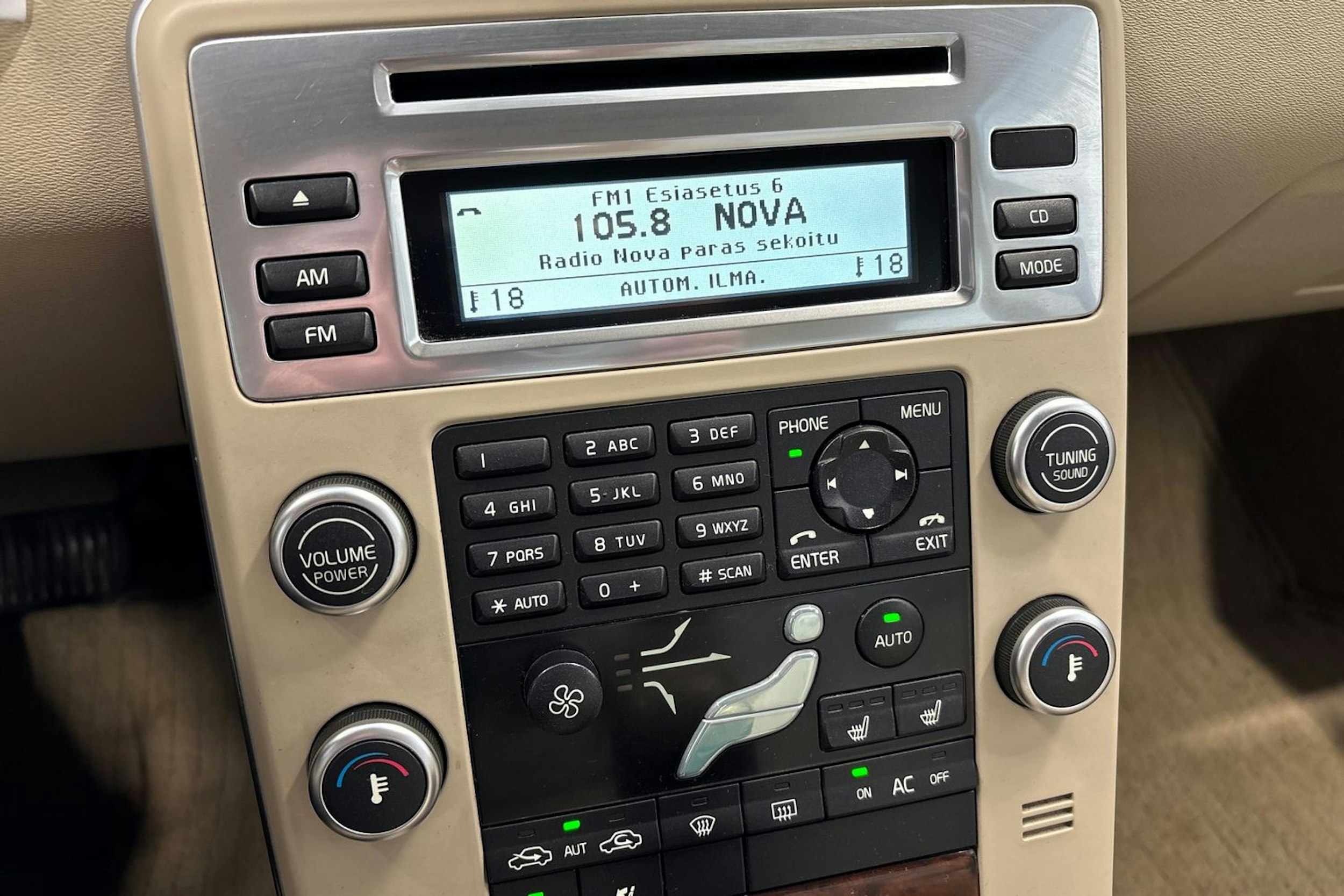 musta Volvo S80 2010 kuva 23.