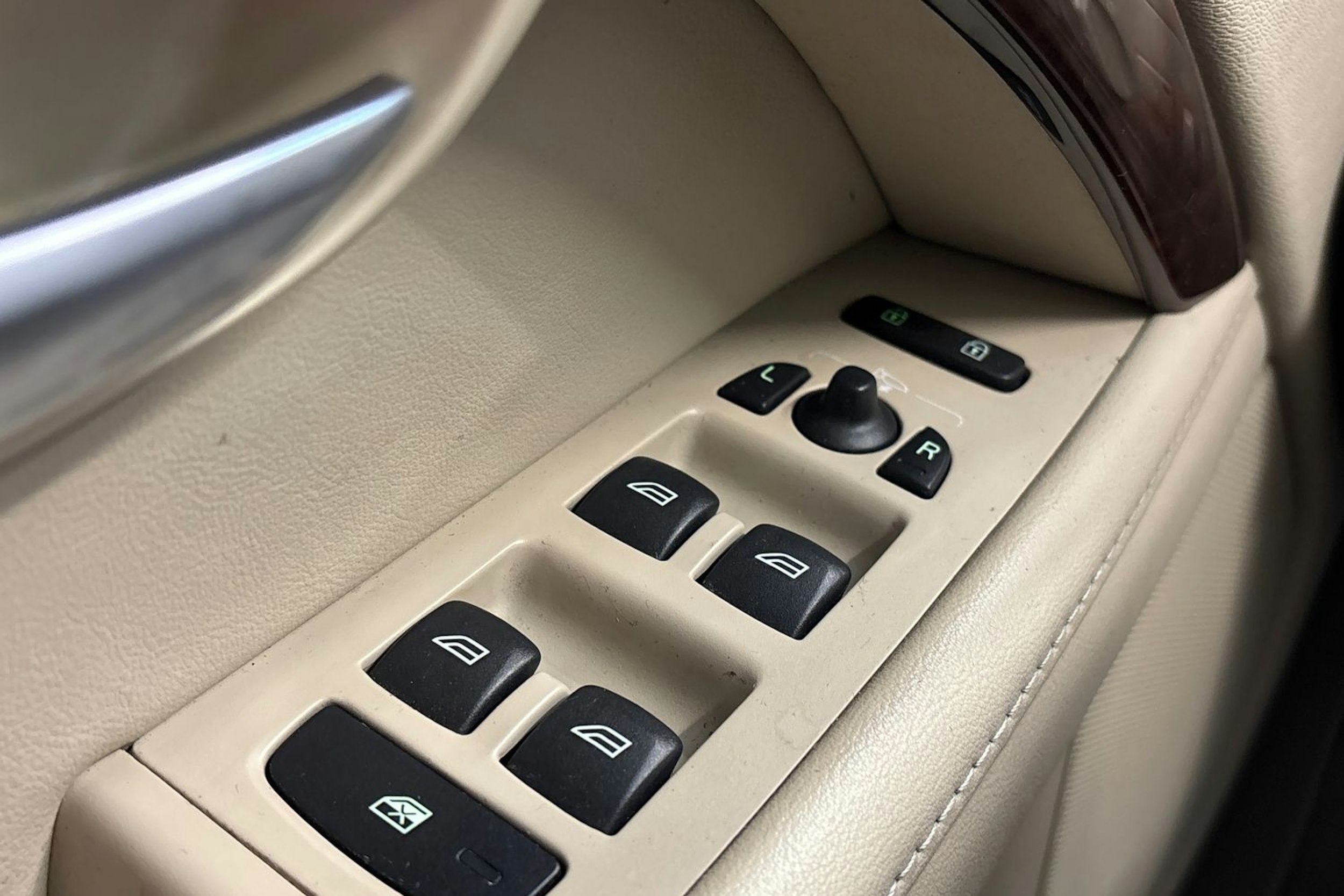 musta Volvo S80 2010 kuva 27.