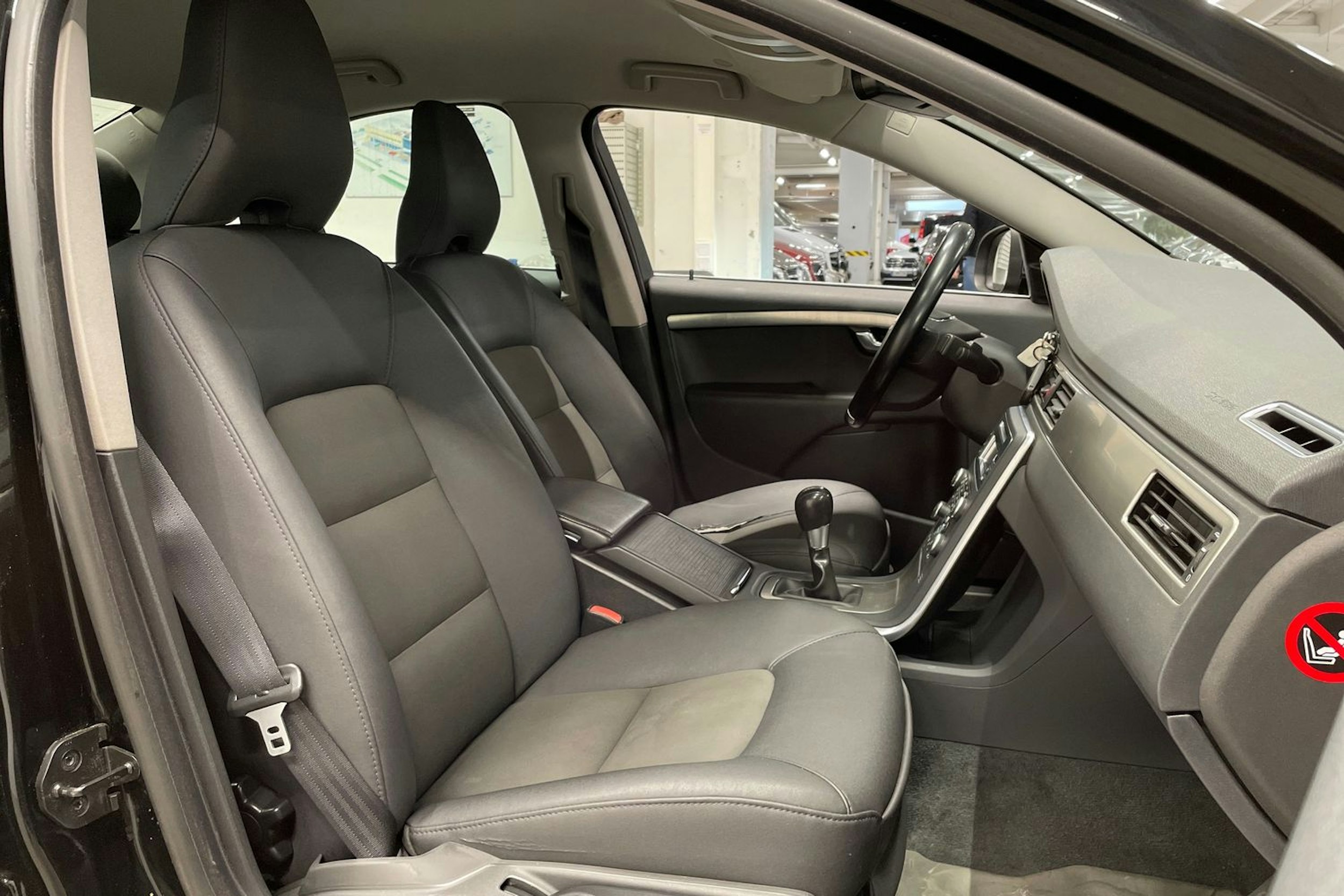 musta Volvo S80 2011 kuva 23.