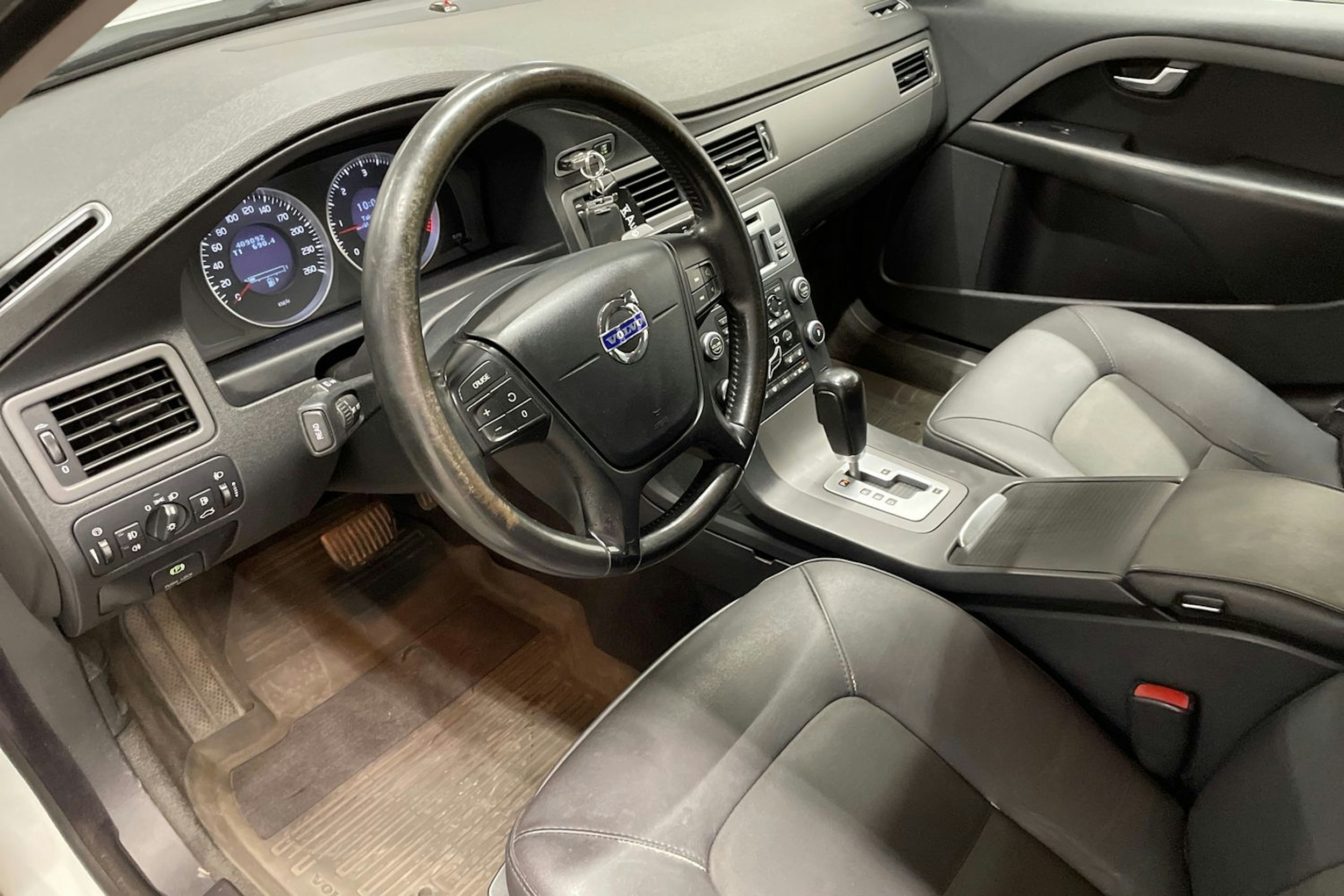 valkoinen Volvo S80 2011 kuva 7.