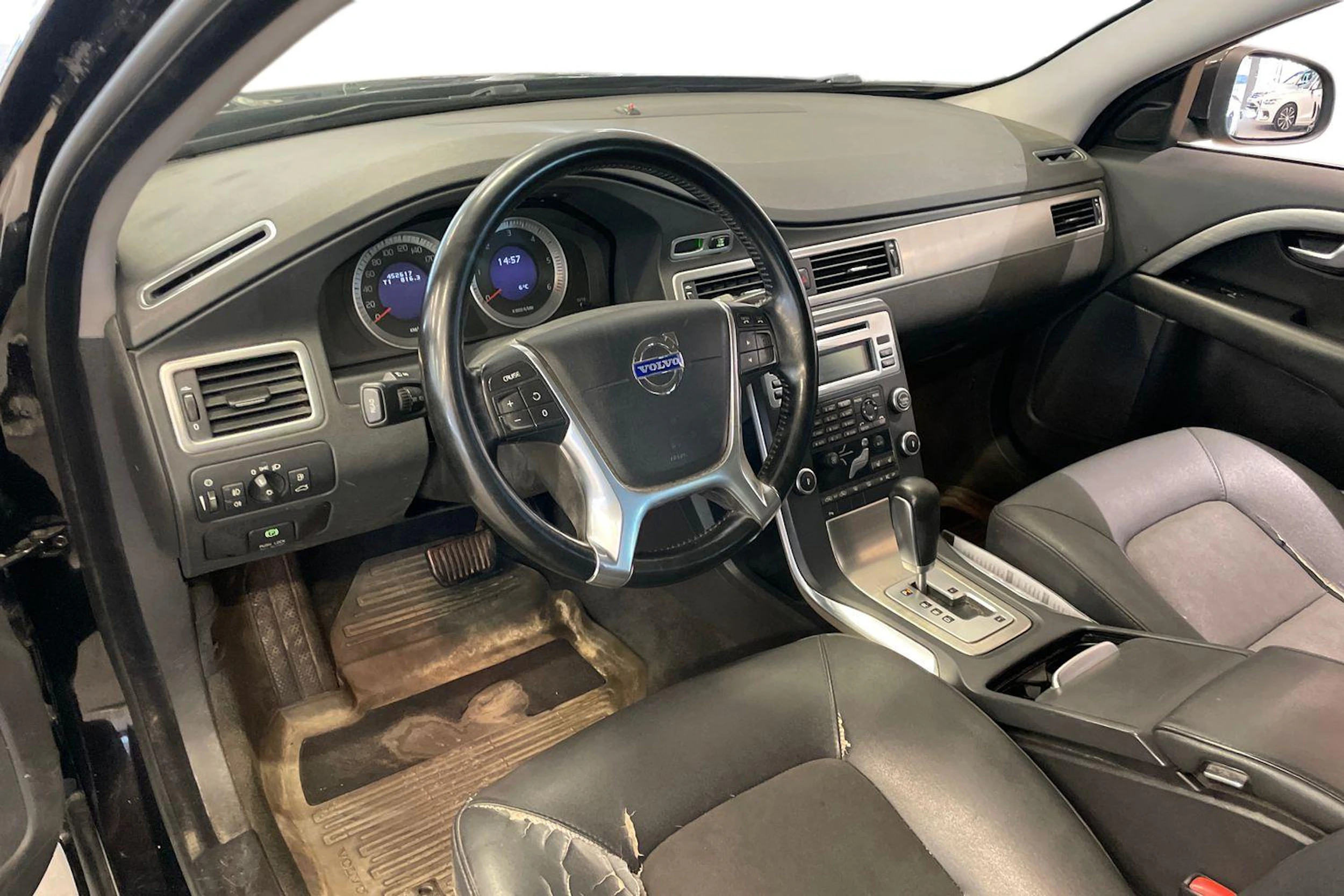Musta Volvo S80 2011 kuva 6.