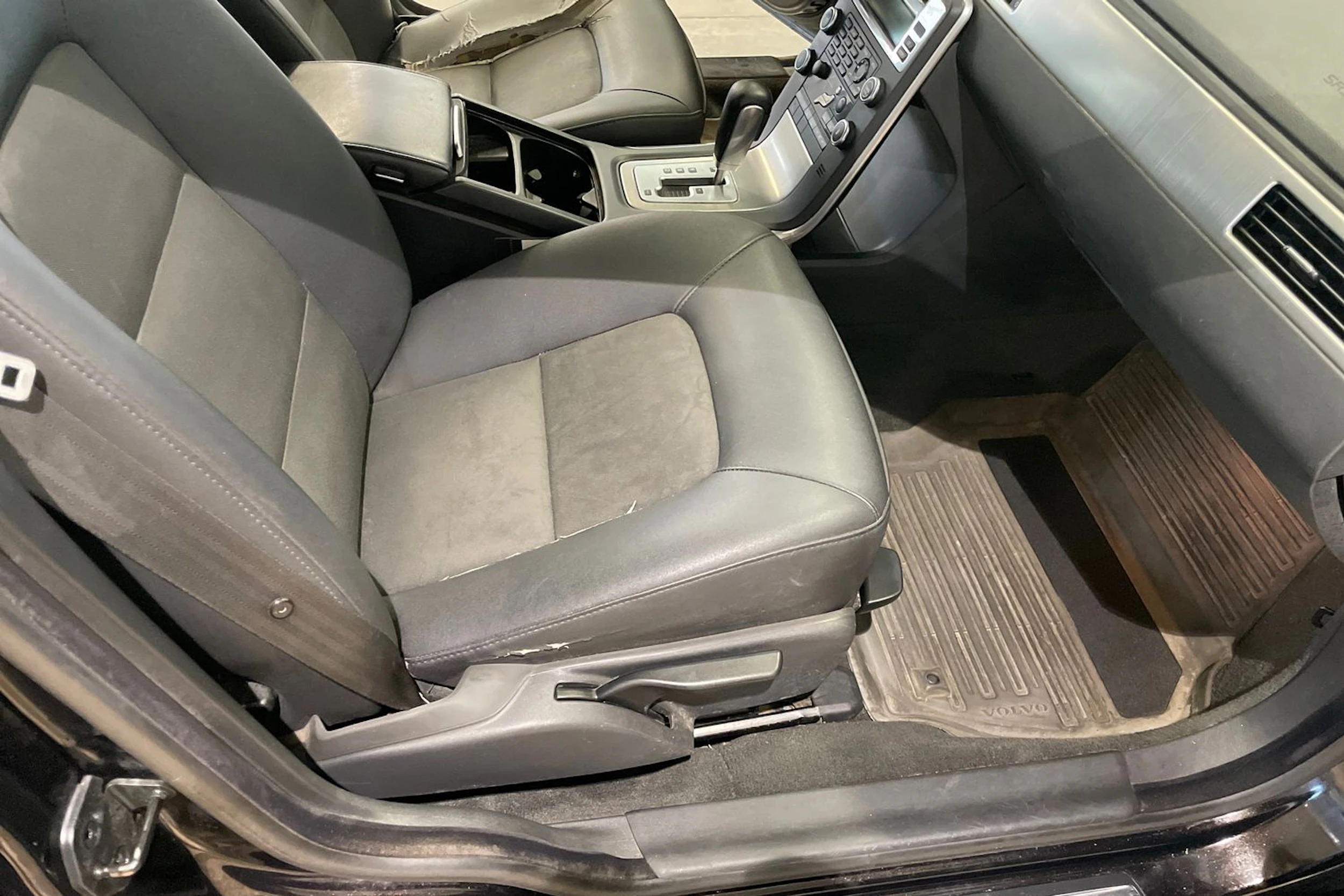 Musta Volvo S80 2011 kuva 26.