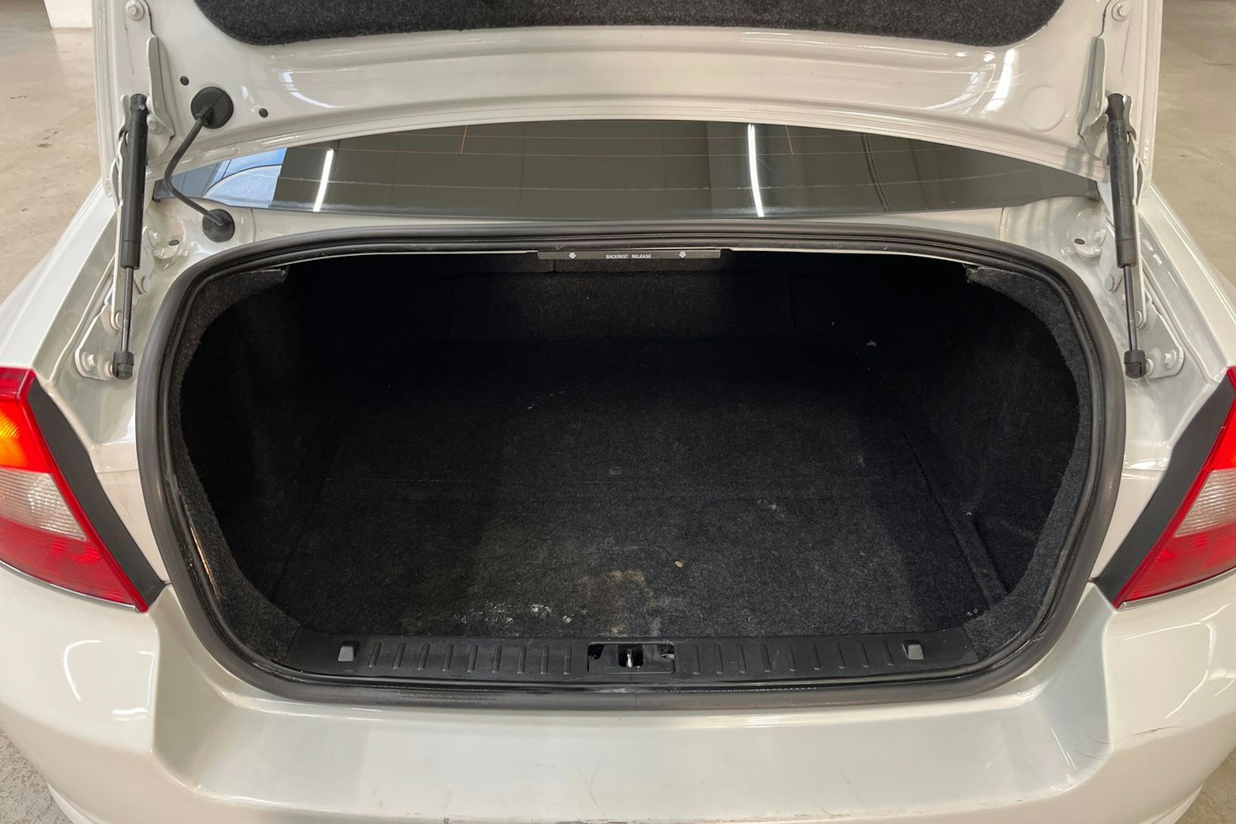 valkoinen Volvo S80 2012 kuva 11.