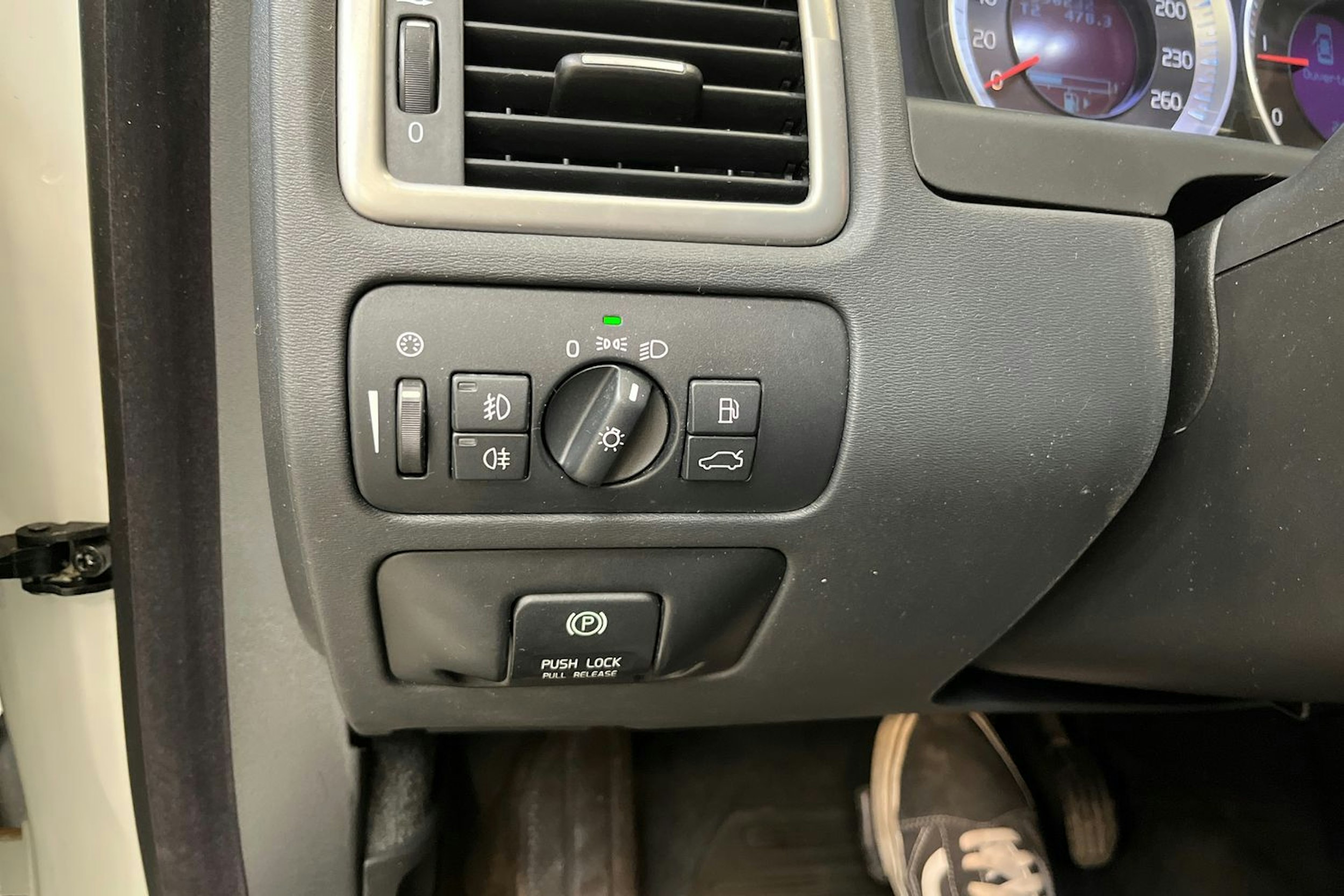 valkoinen Volvo S80 2012 kuva 16.