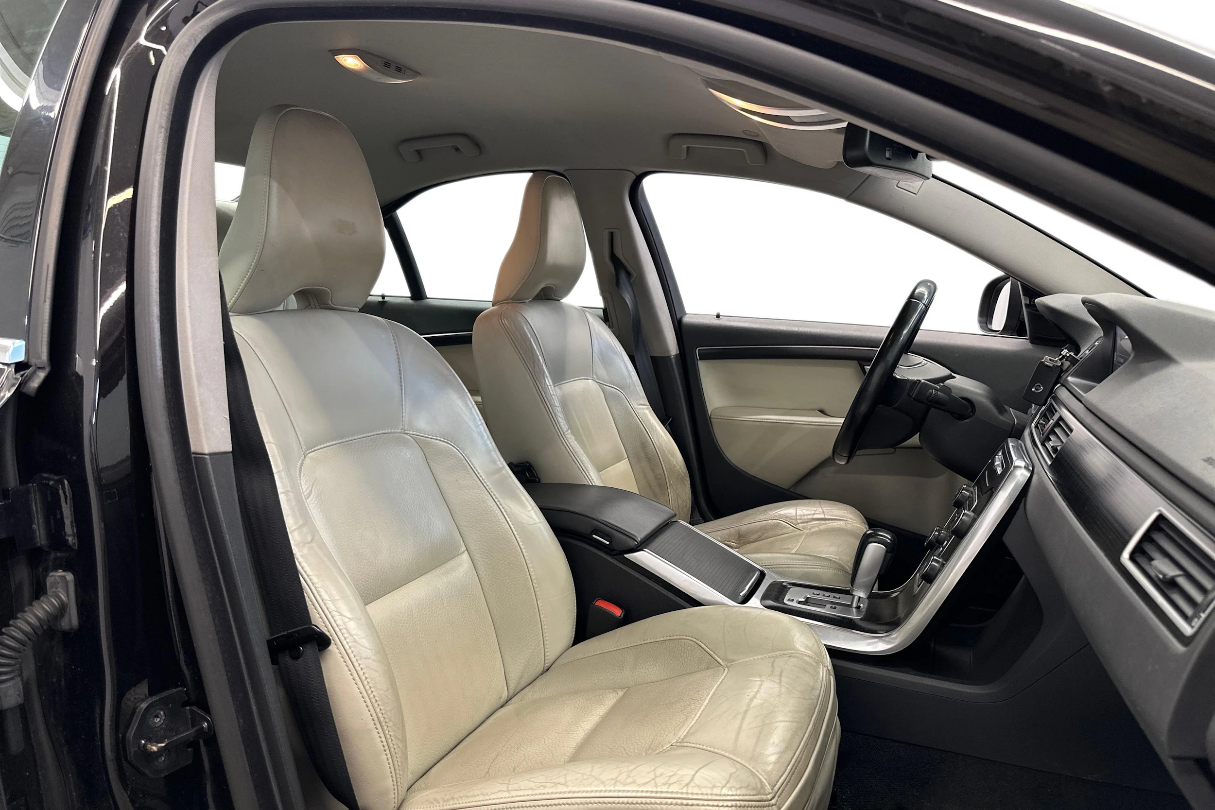 musta Volvo S80 2012 kuva 7.