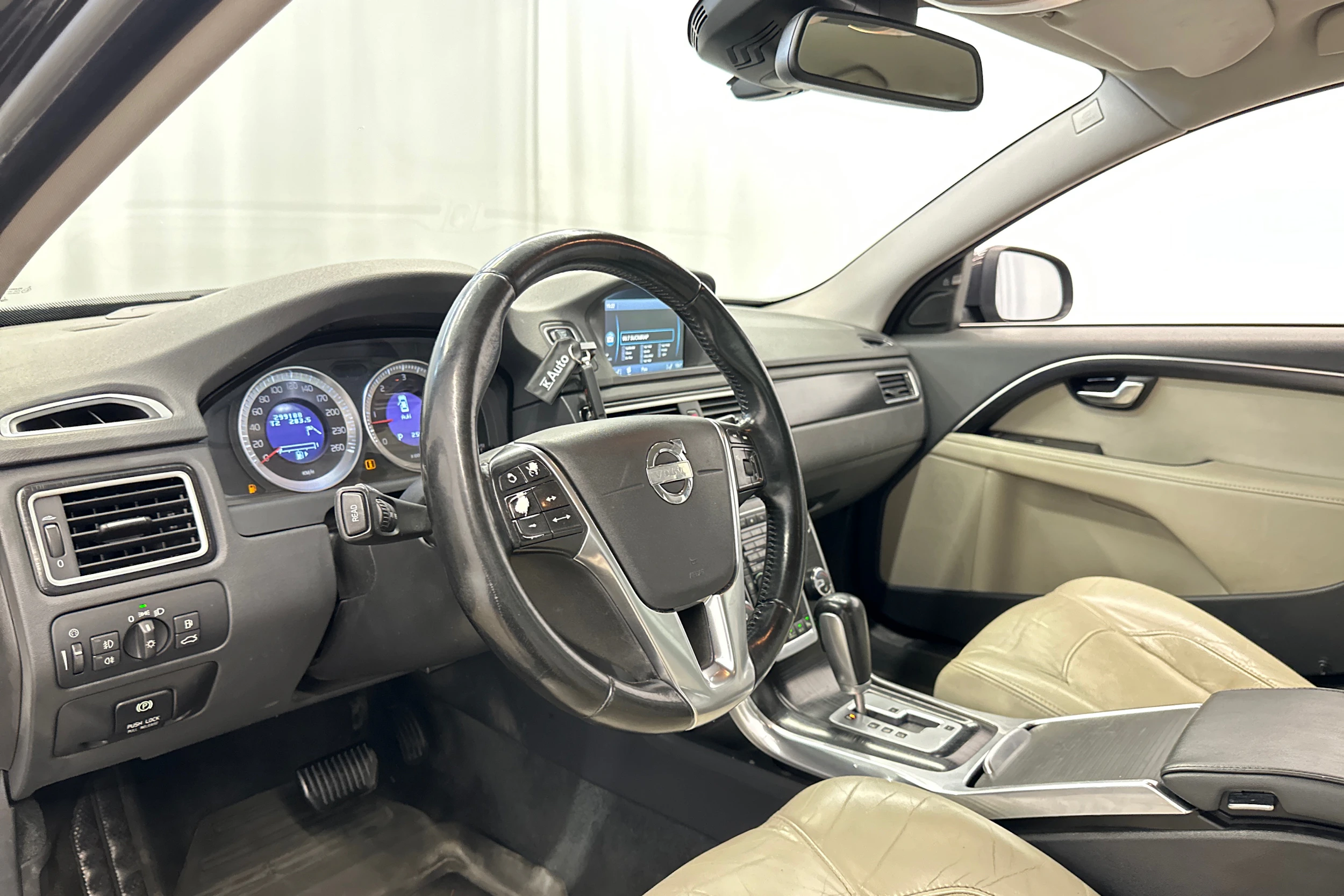 musta Volvo S80 2012 kuva 10.