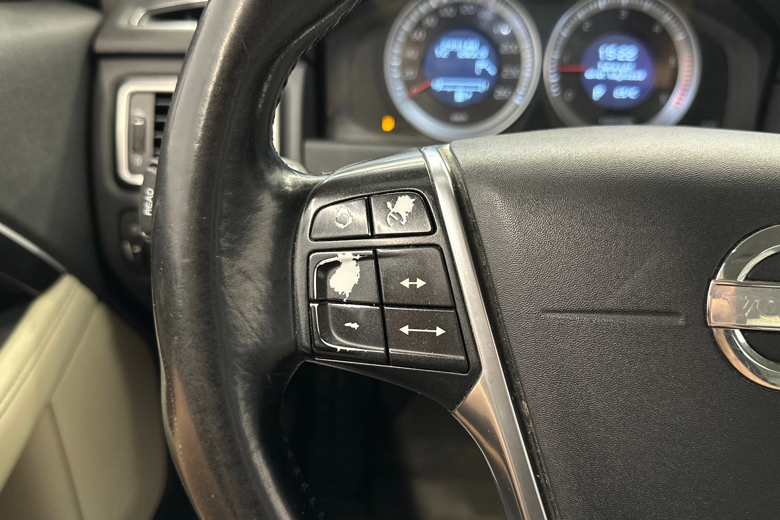 musta Volvo S80 2012 kuva 13.