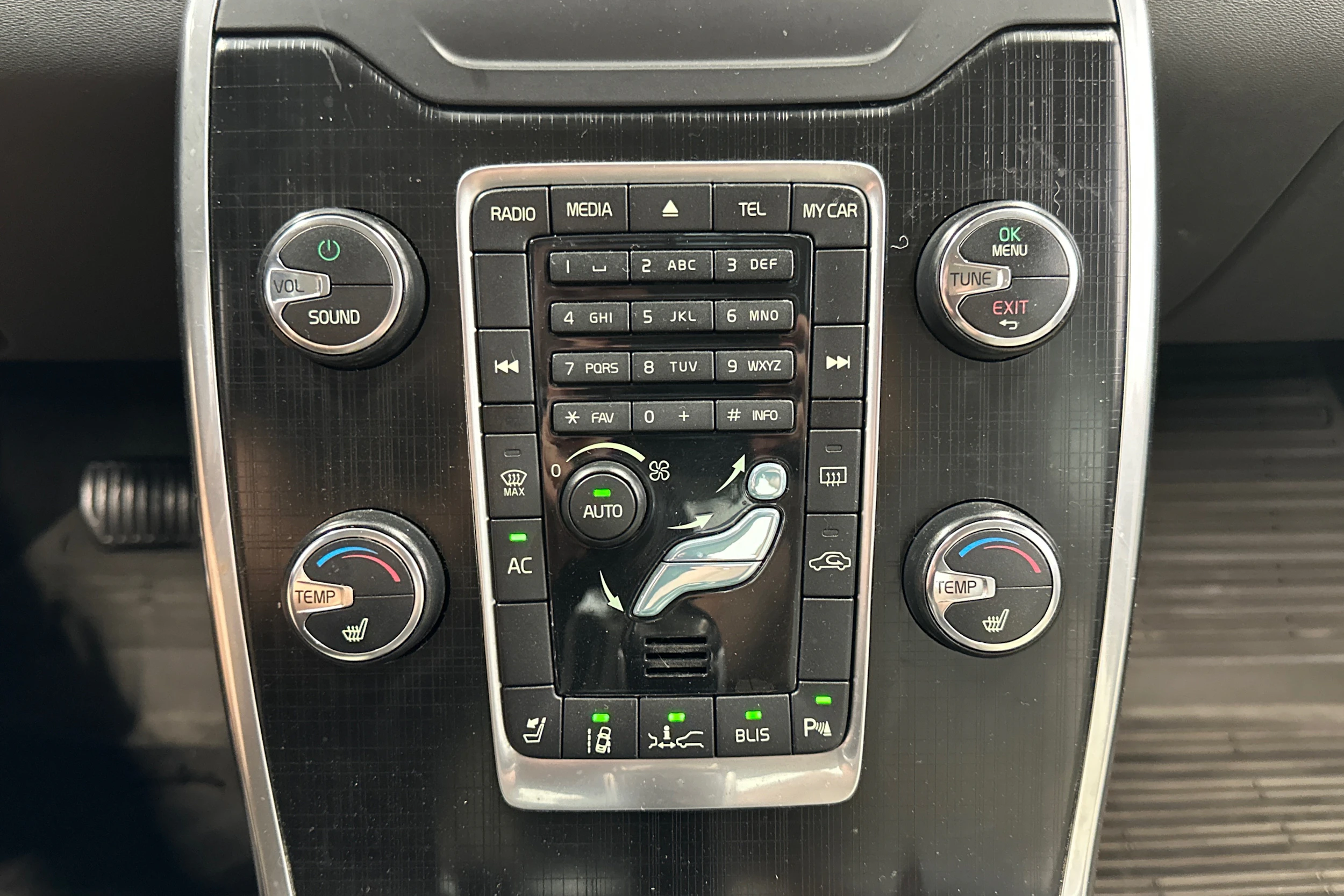 musta Volvo S80 2012 kuva 16.