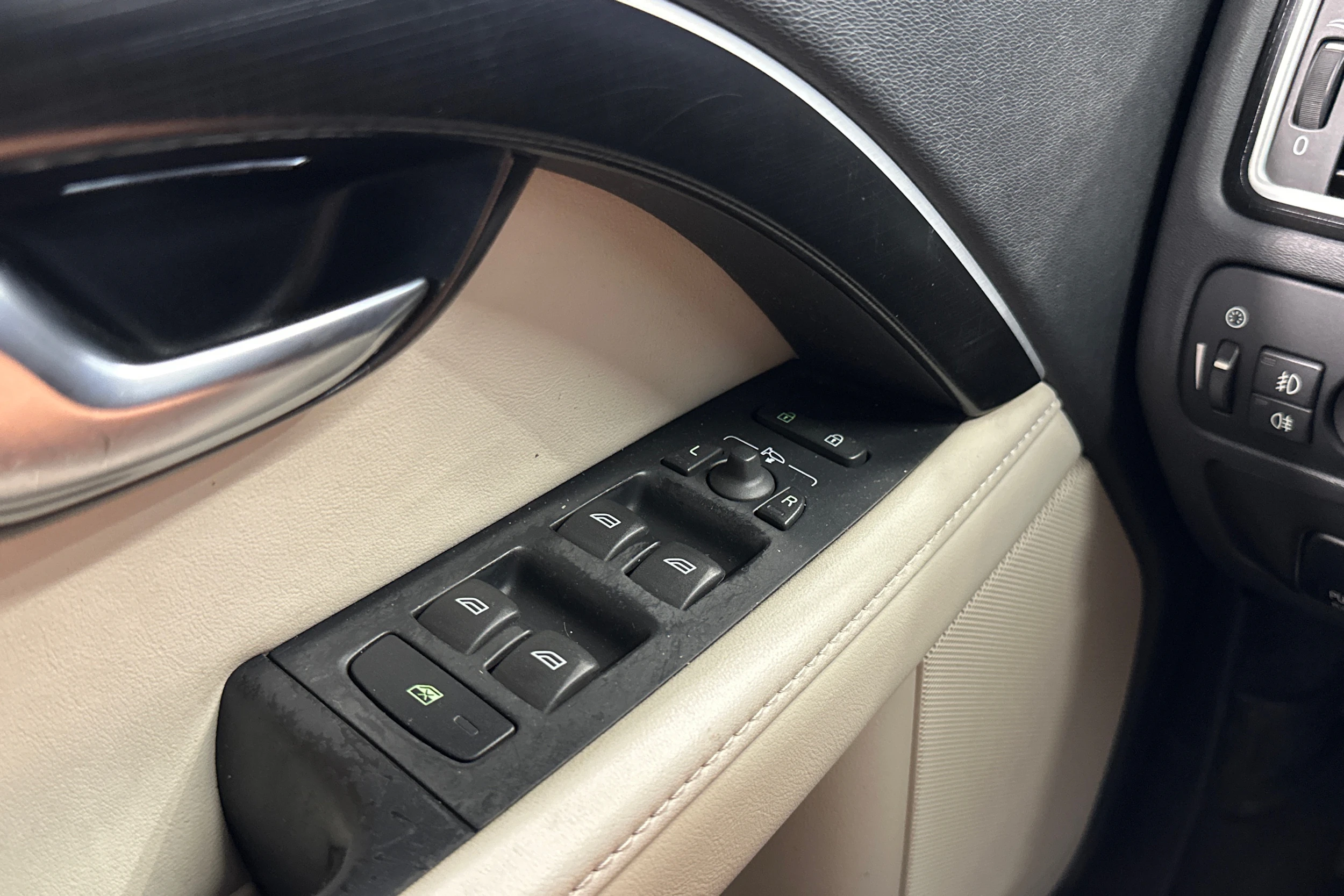musta Volvo S80 2012 kuva 21.