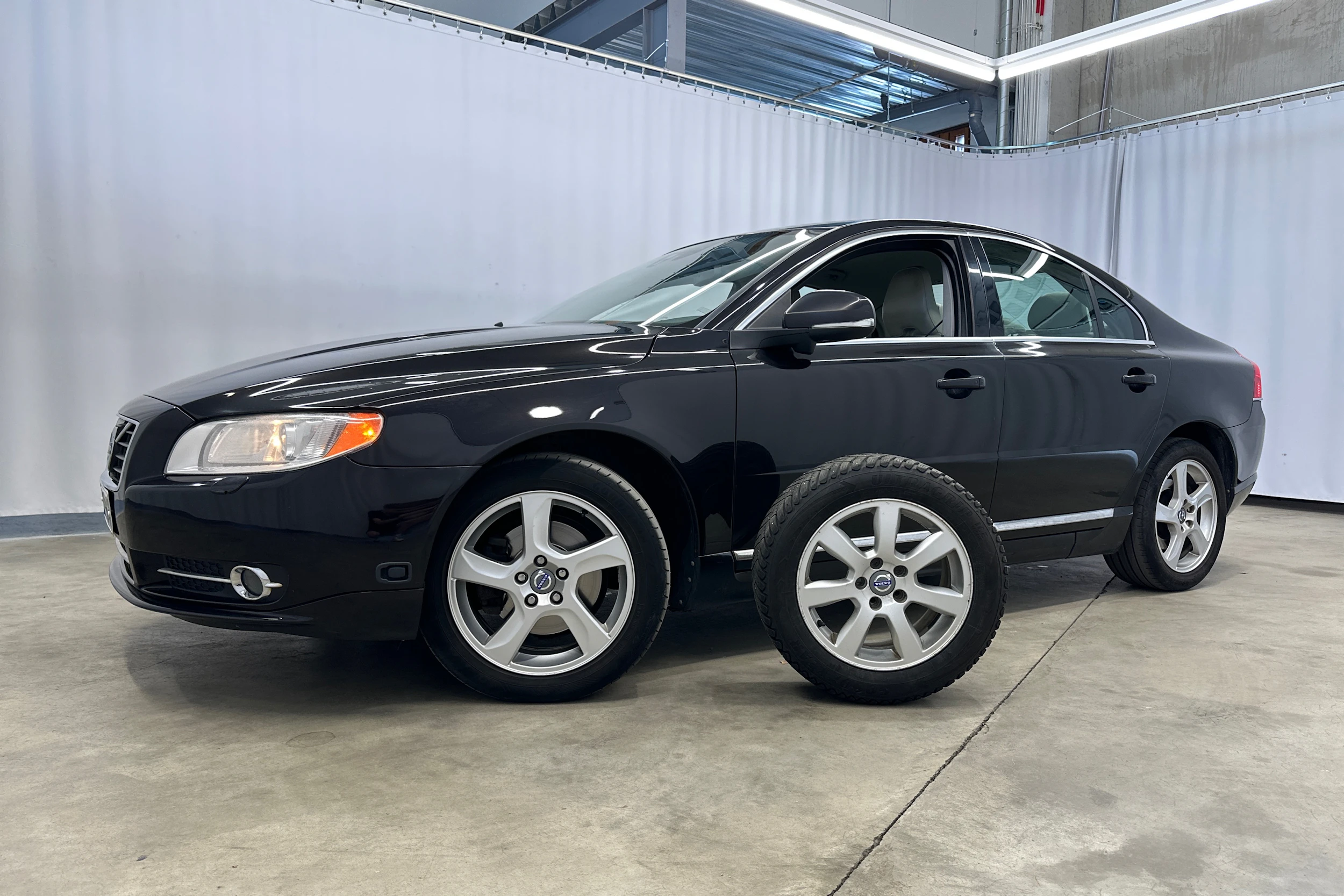 musta Volvo S80 2012 kuva 27.