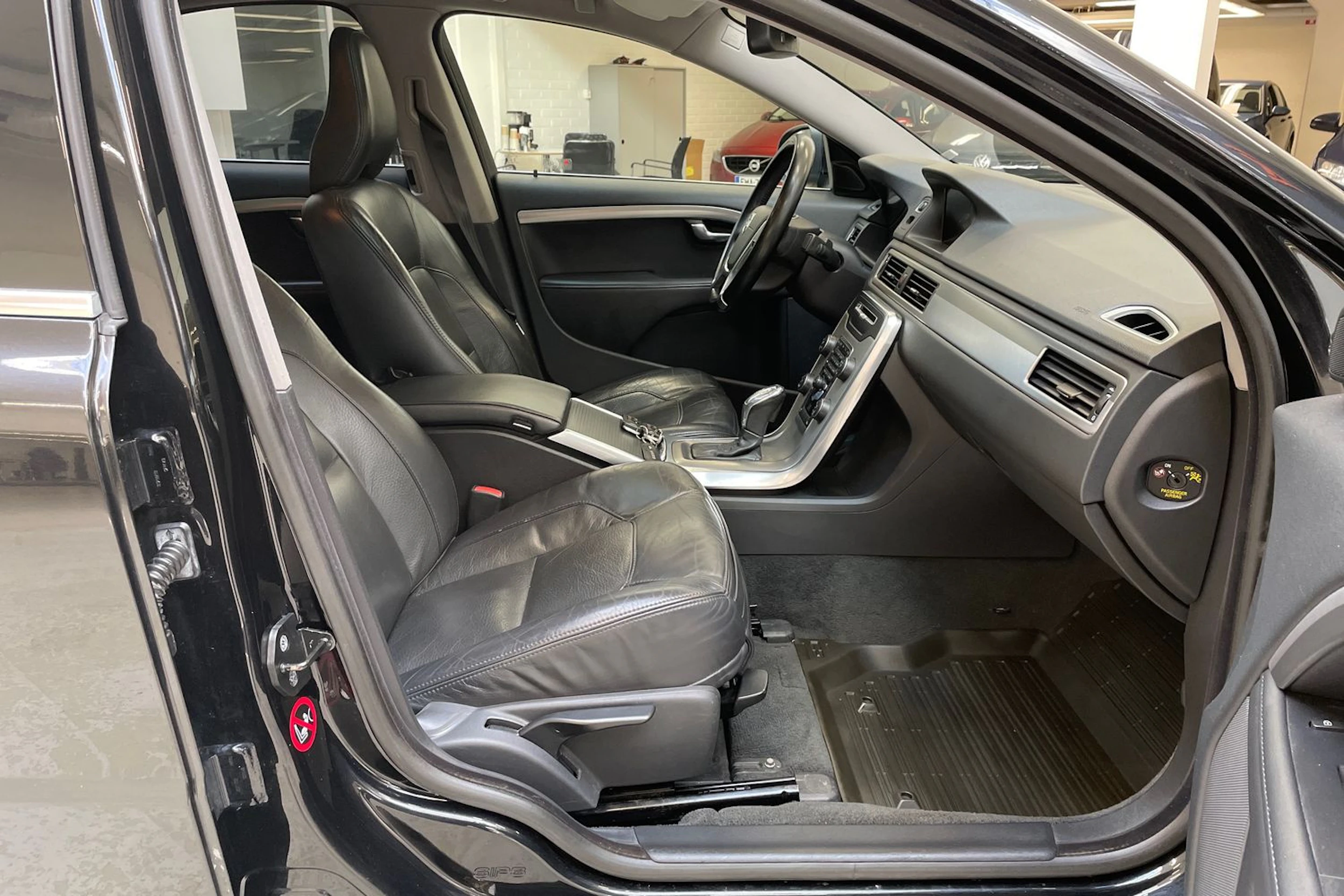 musta Volvo S80 2013 kuva 11.