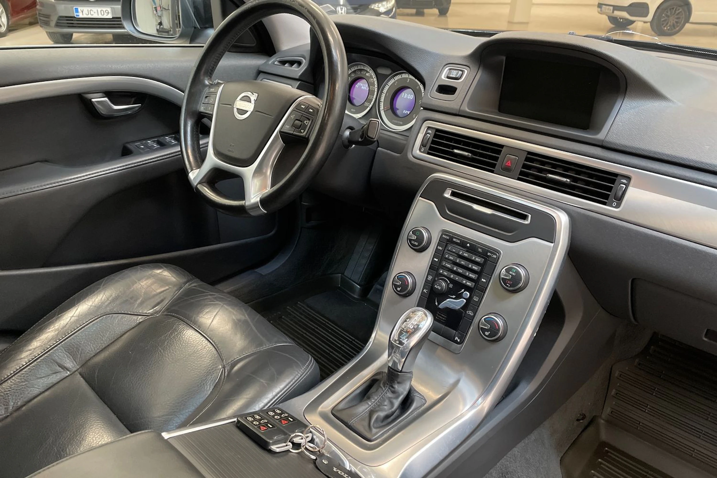 musta Volvo S80 2013 kuva 12.