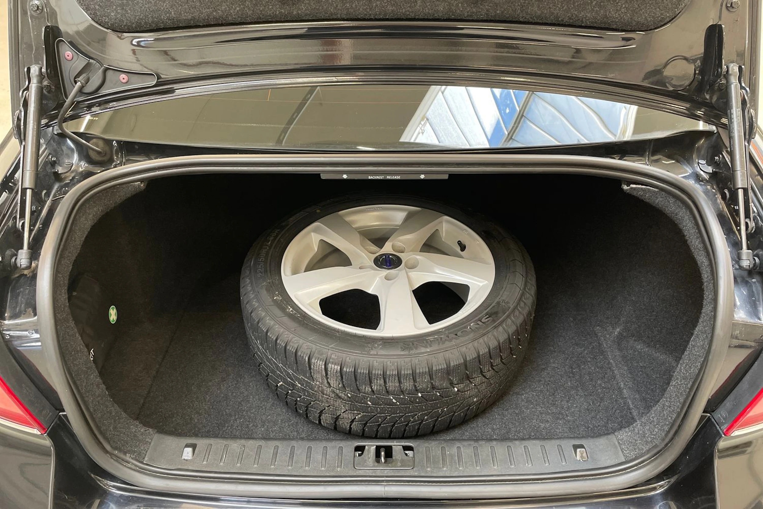 musta Volvo S80 2013 kuva 14.
