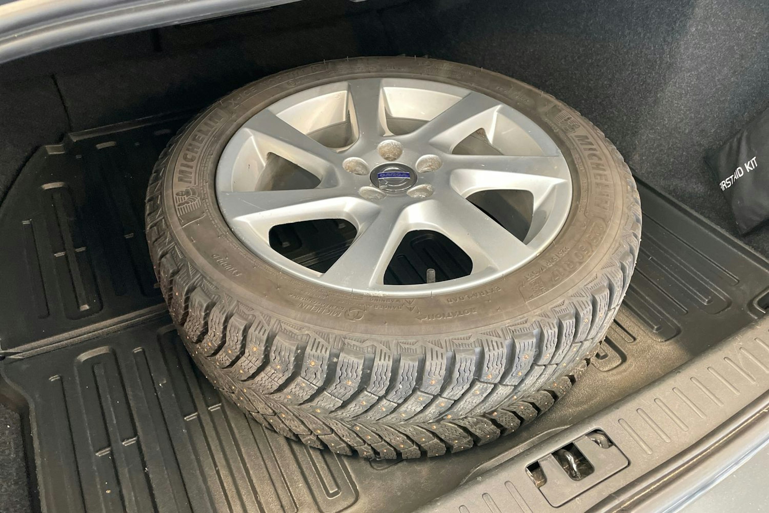 harmaa Volvo S80 2014 kuva 9.