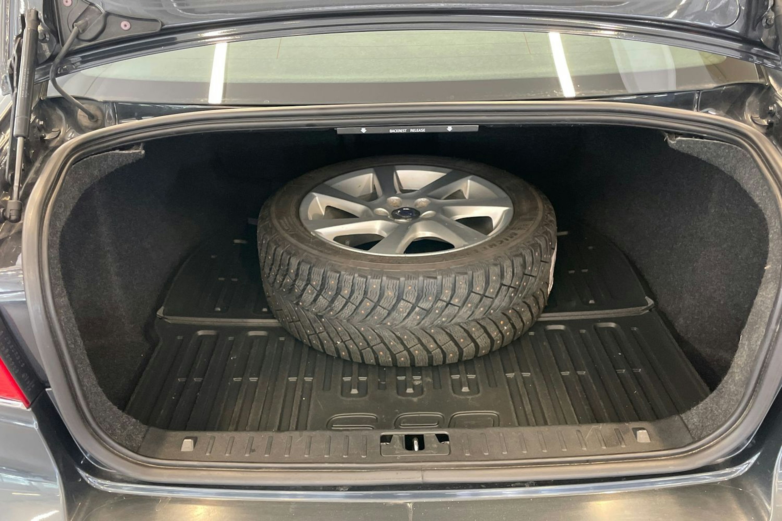 harmaa Volvo S80 2014 kuva 11.