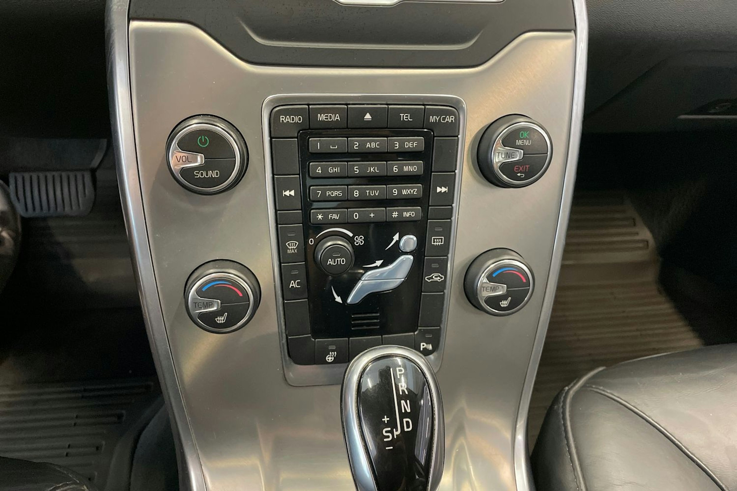 harmaa Volvo S80 2014 kuva 15.