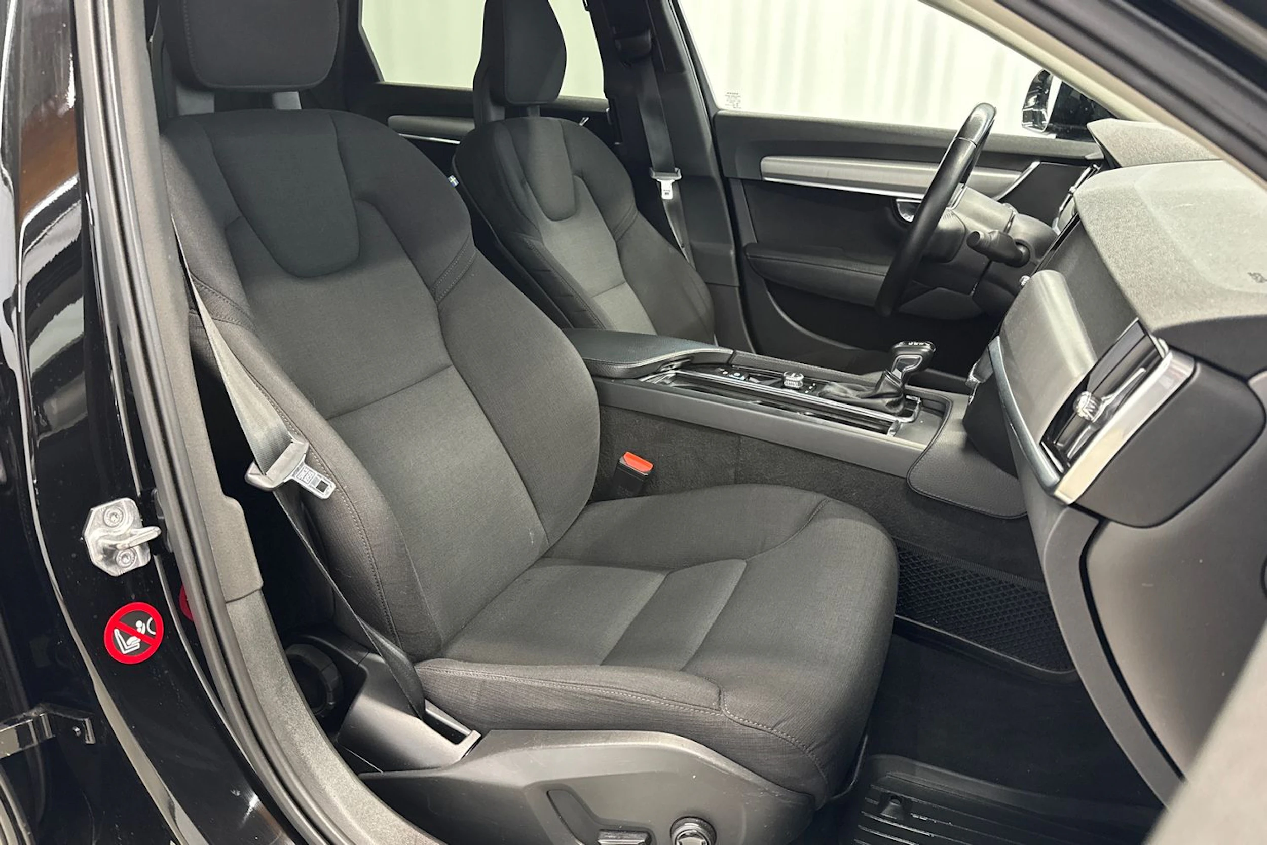 musta Volvo S90 2016 kuva 15.