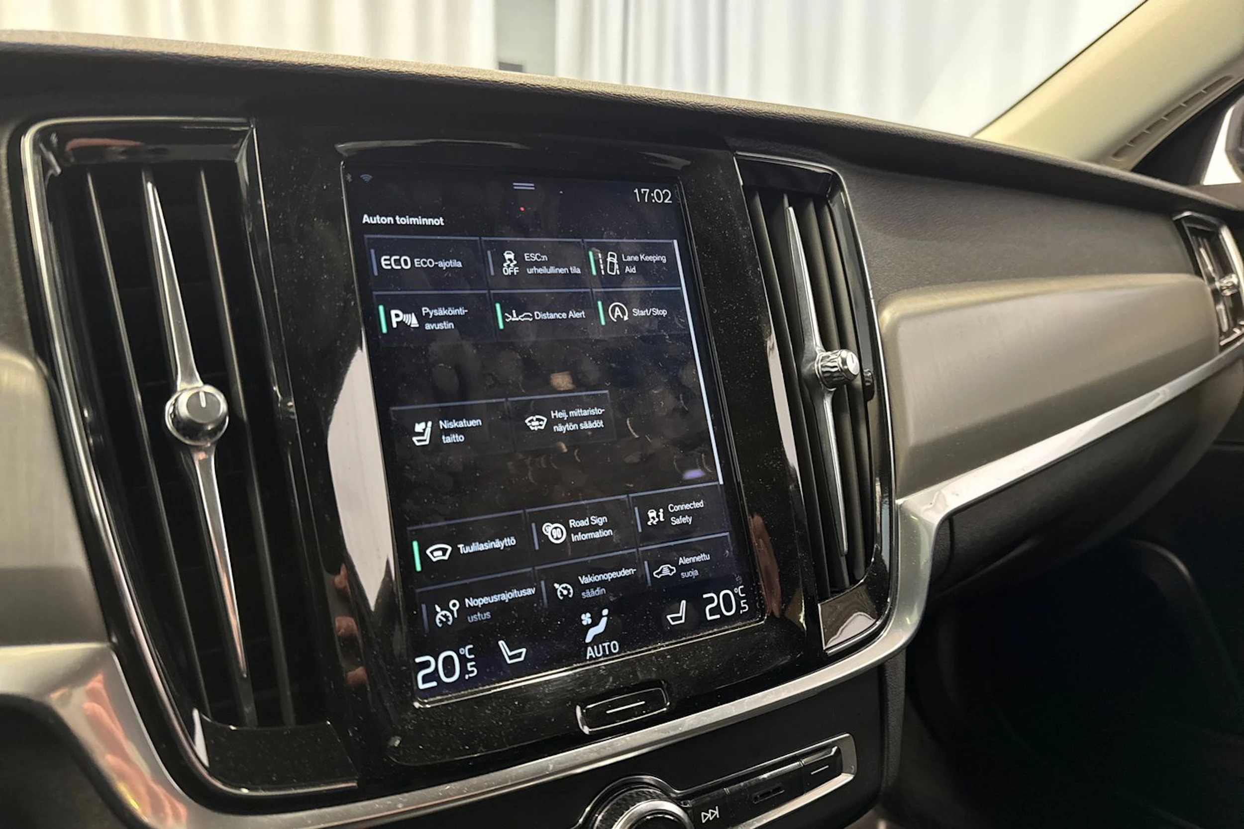 musta Volvo S90 2016 kuva 20.