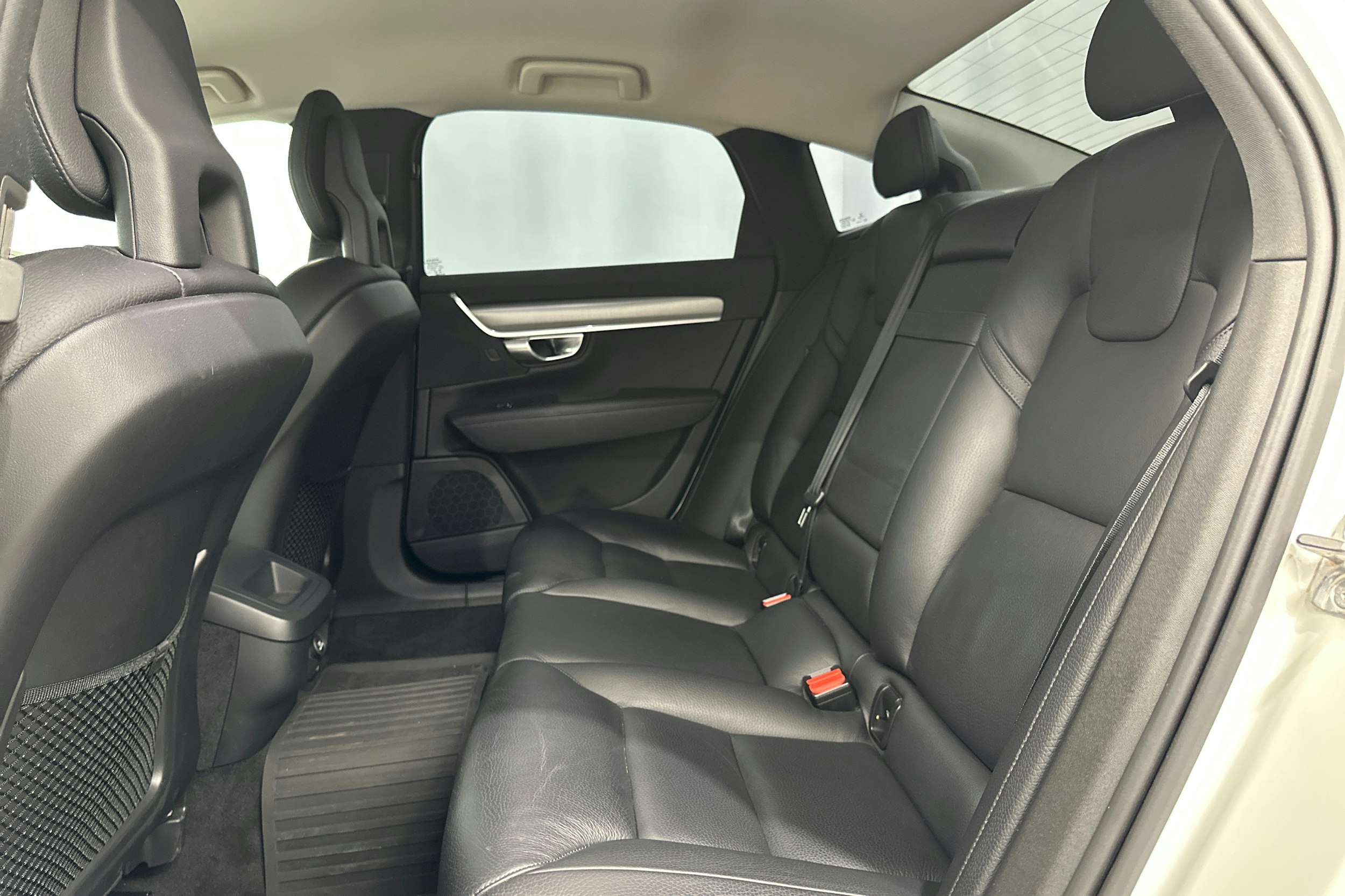valkoinen Volvo S90 2016 kuva 10.