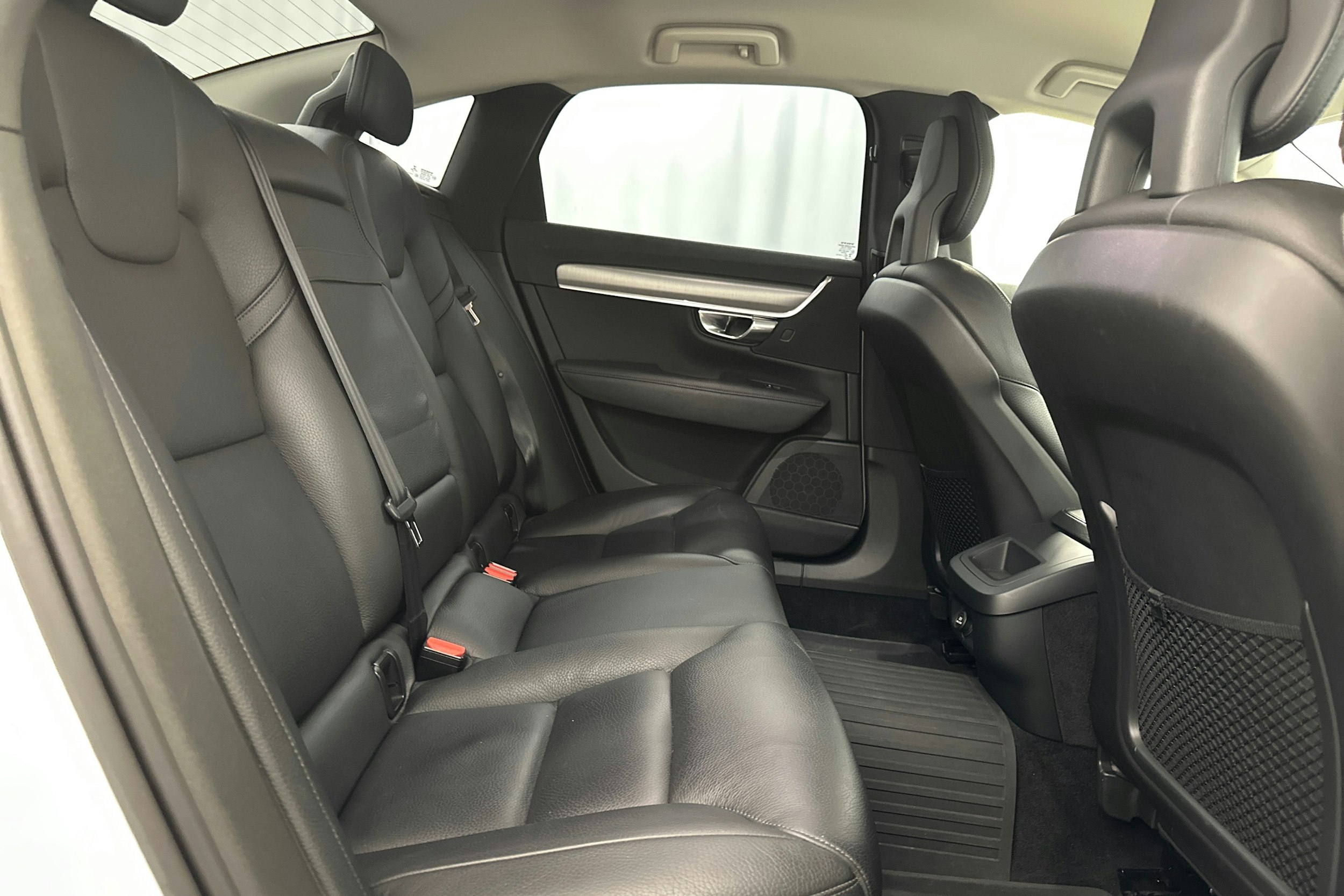 valkoinen Volvo S90 2016 kuva 11.