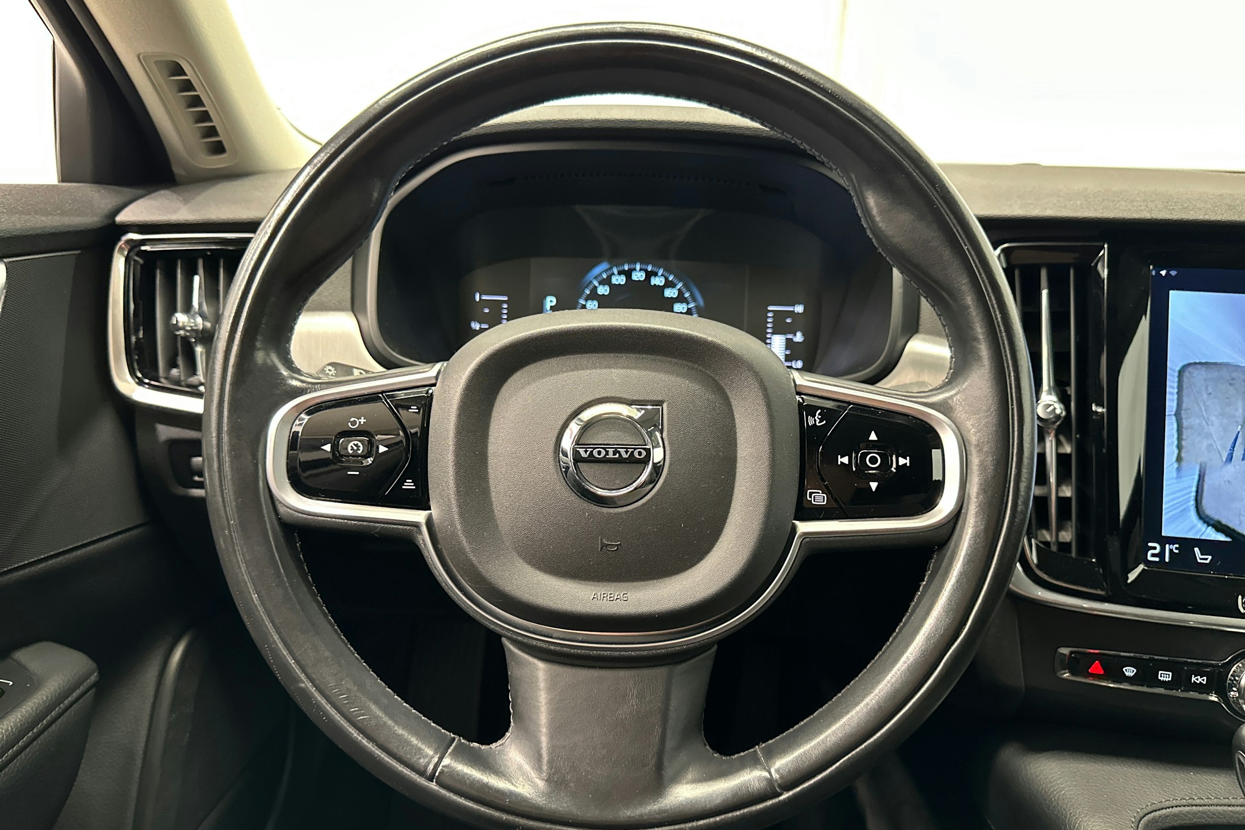 valkoinen Volvo S90 2016 kuva 19.