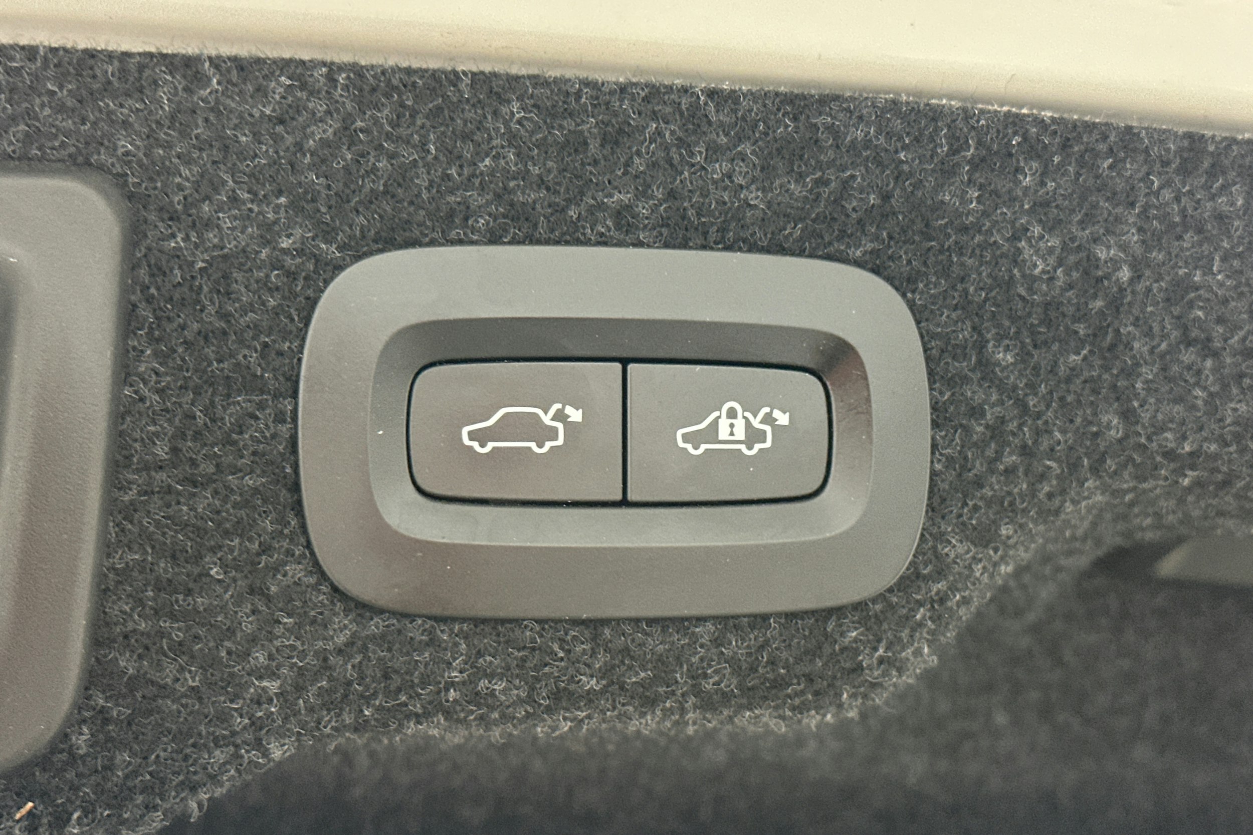 valkoinen Volvo S90 2016 kuva 28.