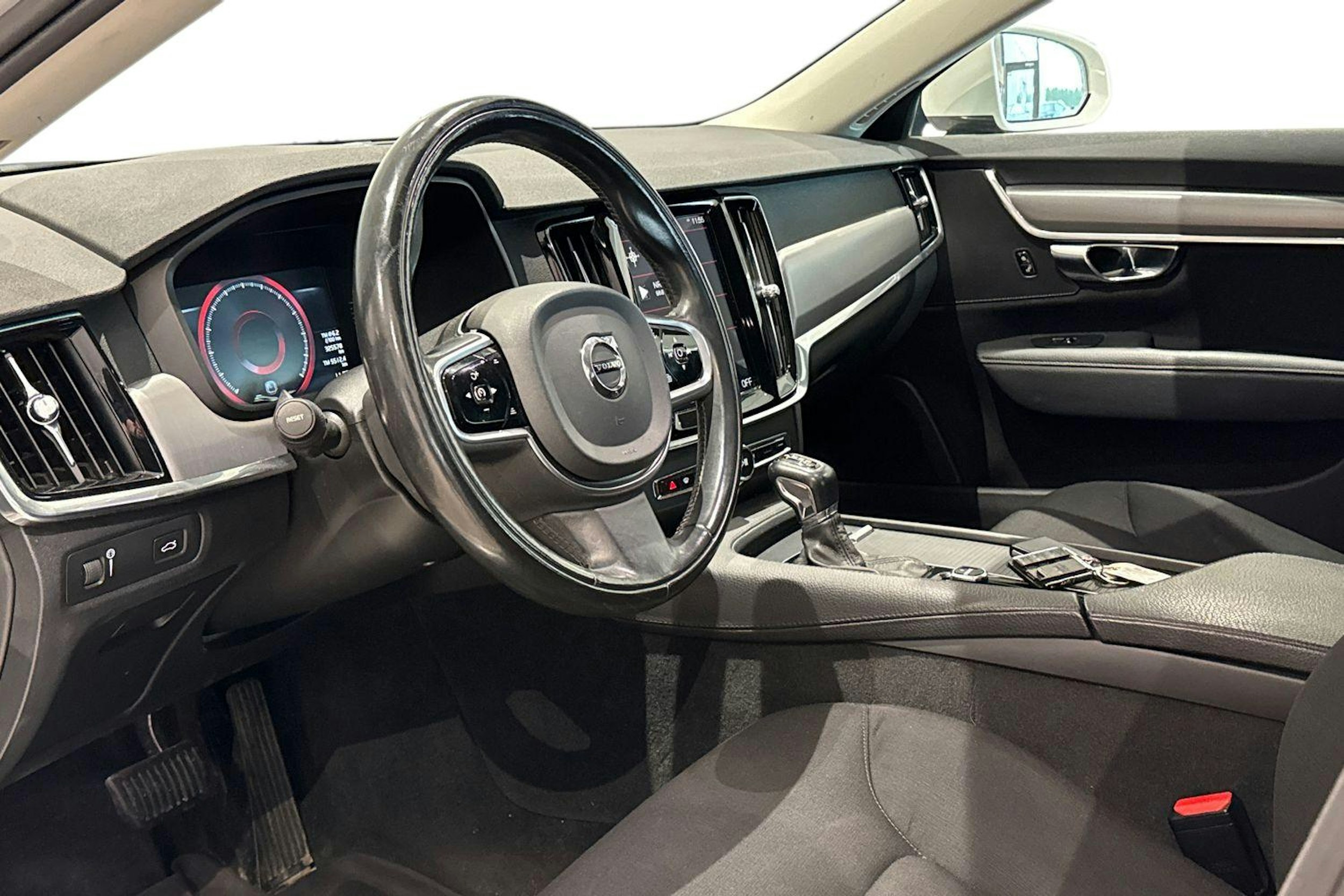 valkoinen Volvo S90 2016 kuva 7.