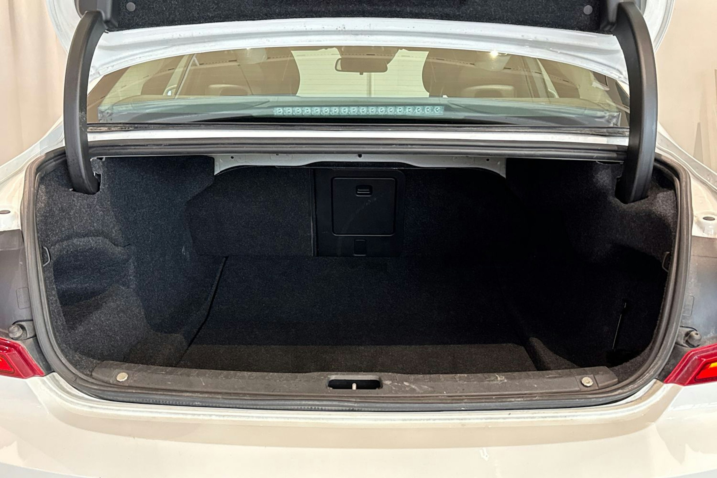 valkoinen Volvo S90 2016 kuva 16.