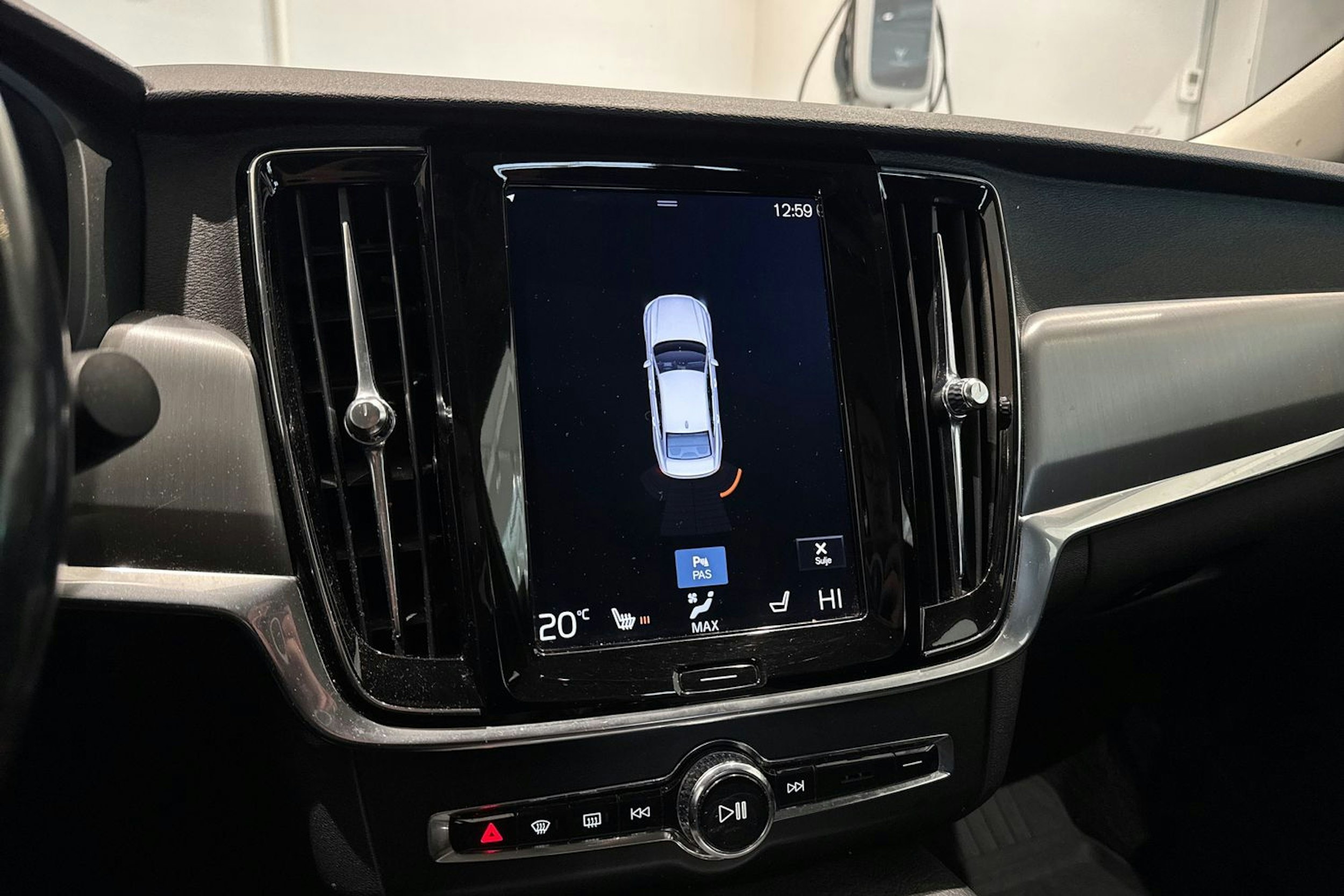 valkoinen Volvo S90 2016 kuva 22.