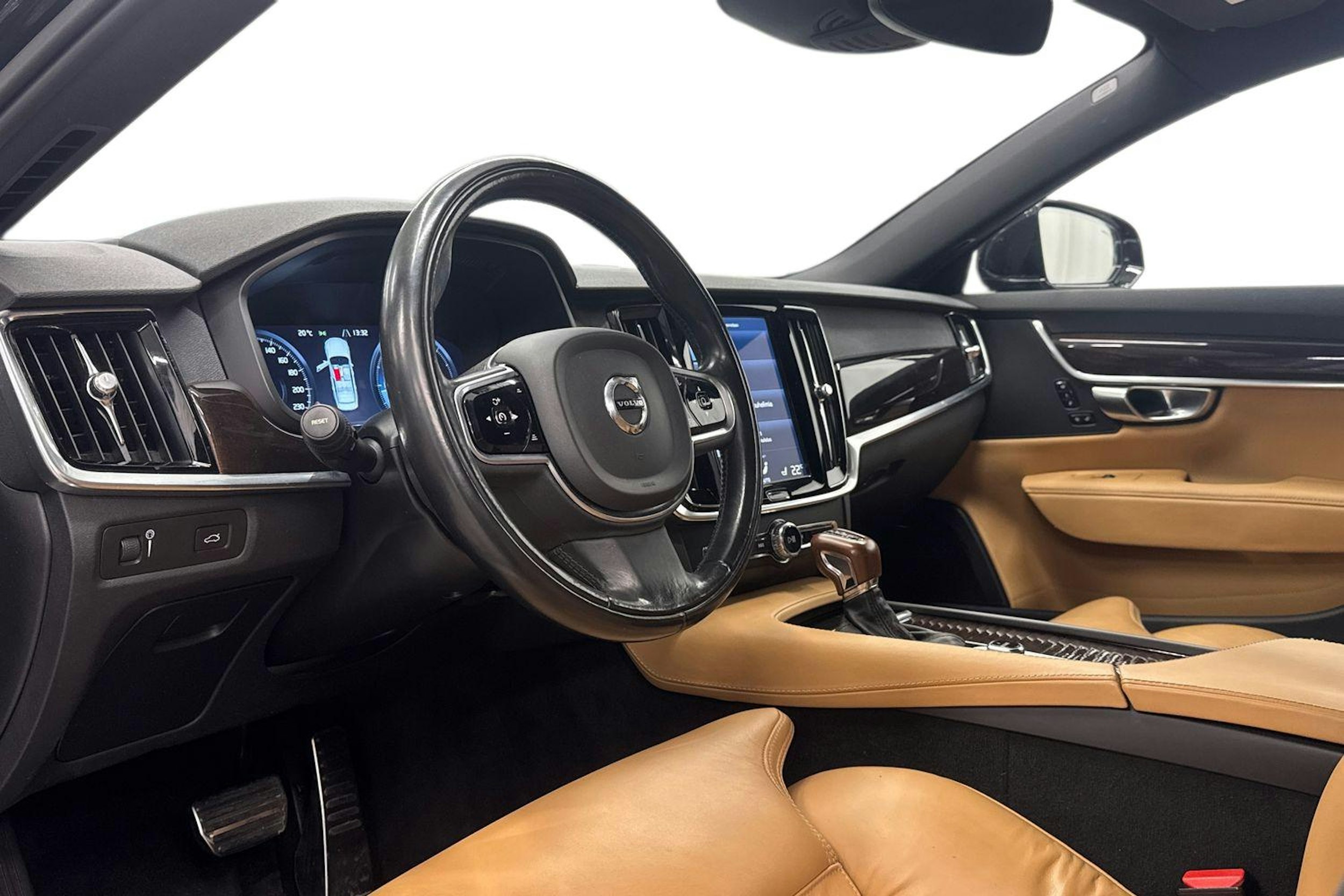 musta Volvo S90 2017 kuva 7.